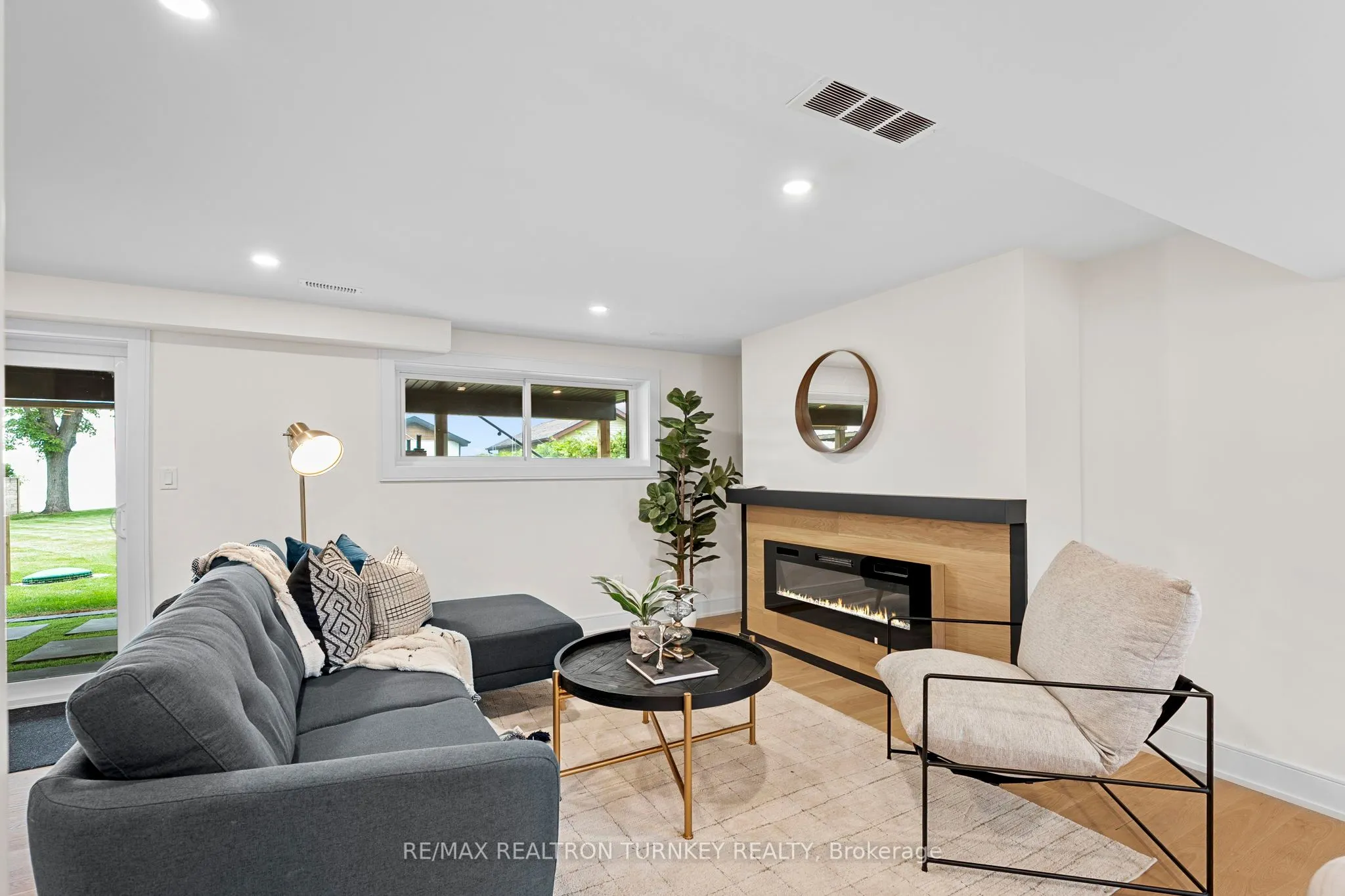 156 Holmes Point Road