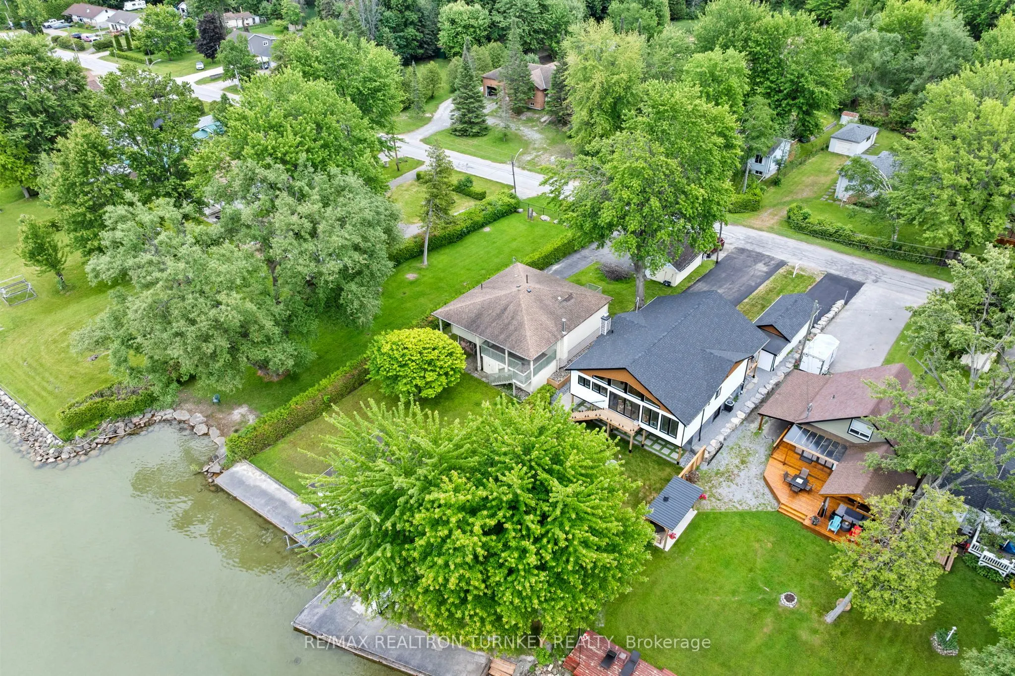 156 Holmes Point Road