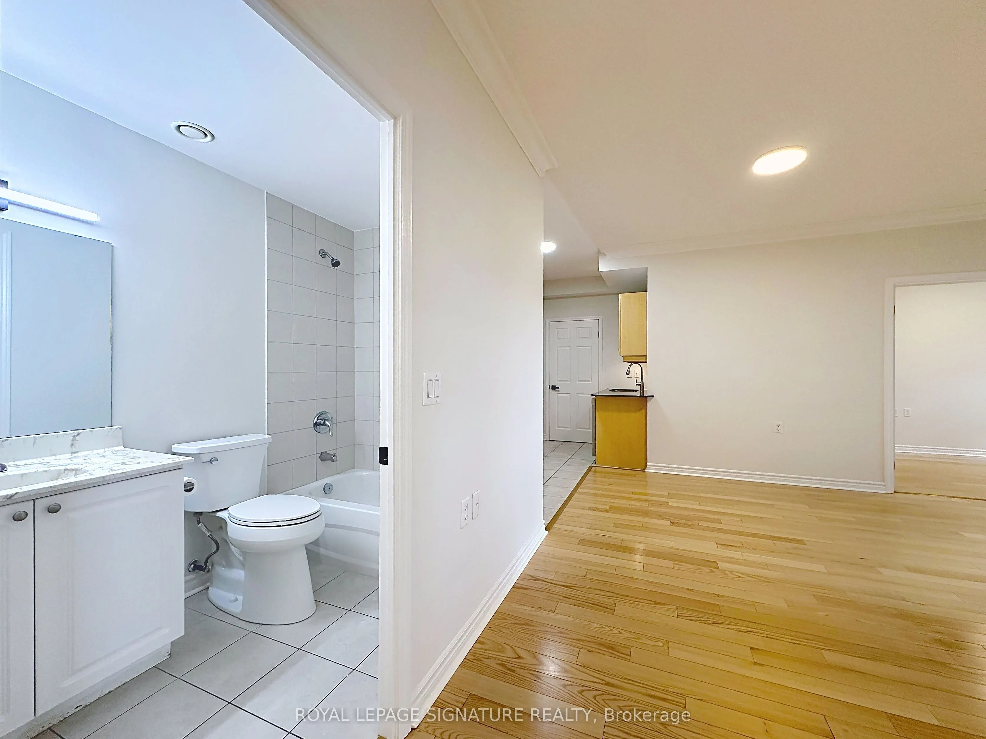 15450 Yonge Street, #210