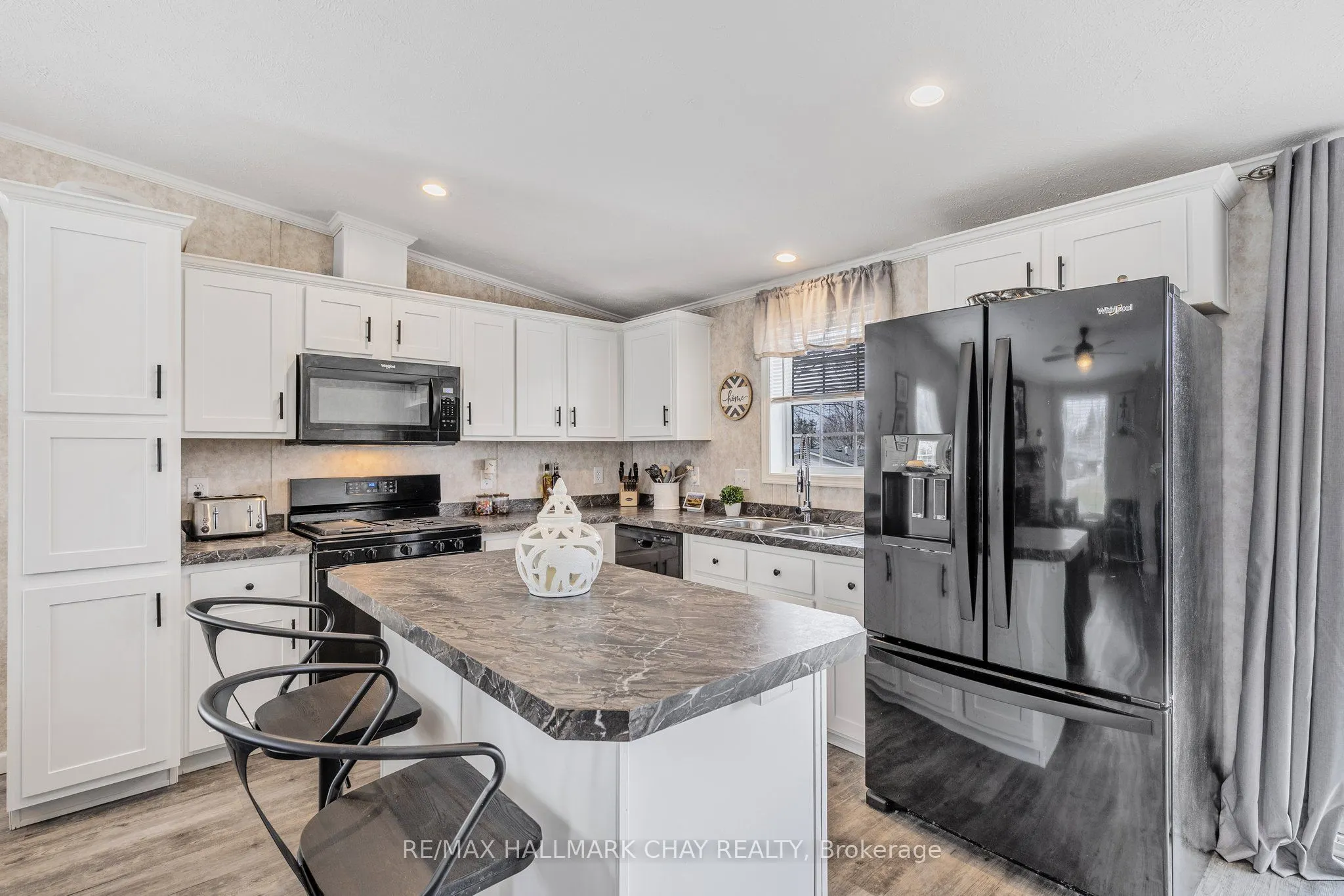 16 Comforts Cove