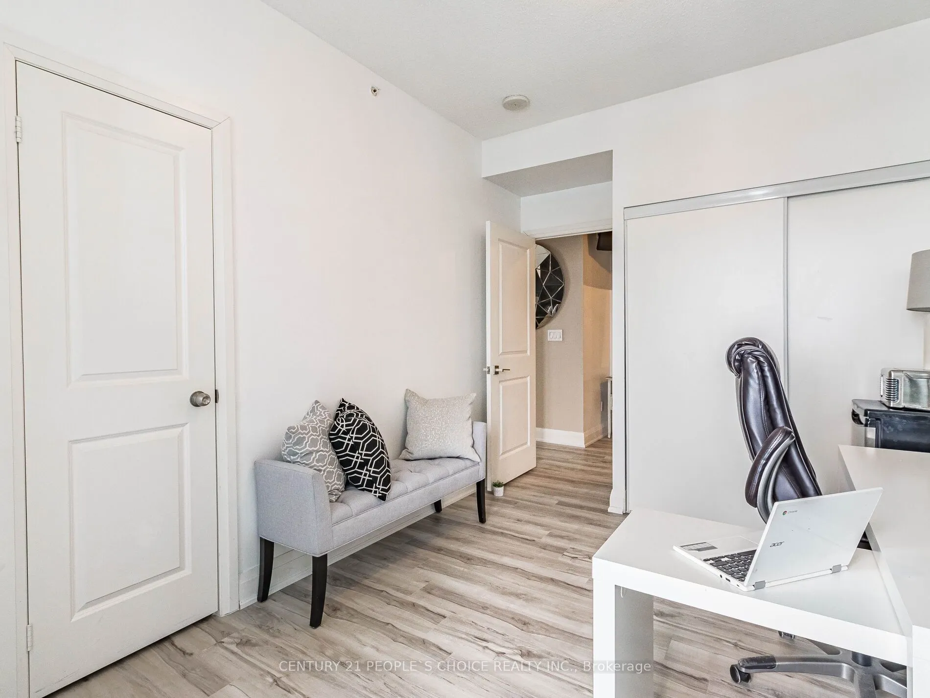 7161 Yonge Street, #2232