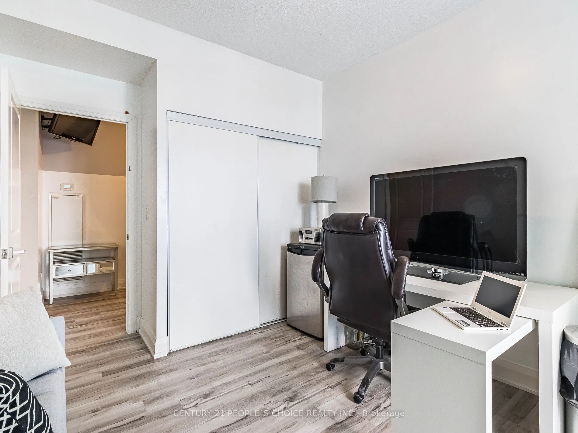 7161 Yonge Street, #2232