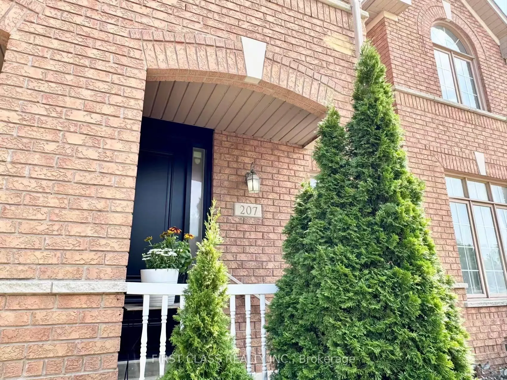207 Bur Oak Avenue