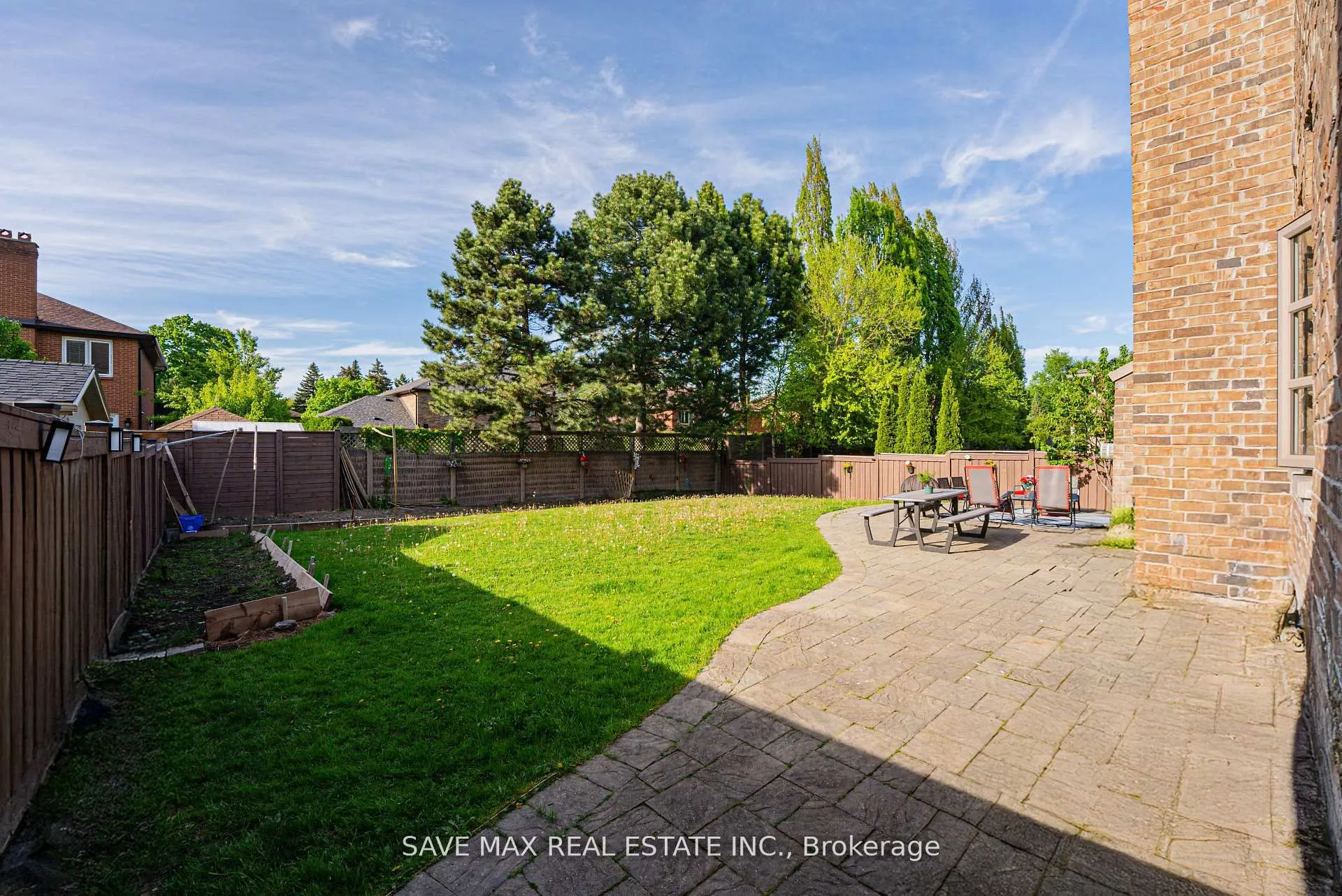 95 Sarracini Crescent
