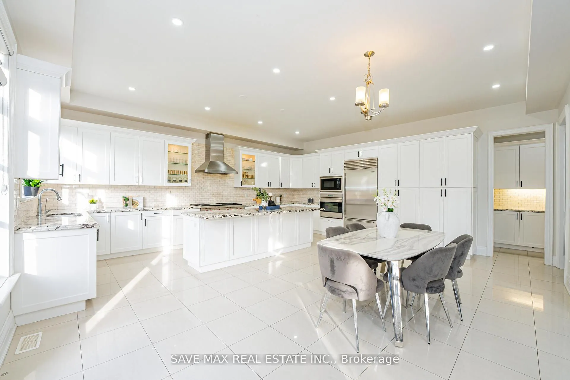 95 Sarracini Crescent