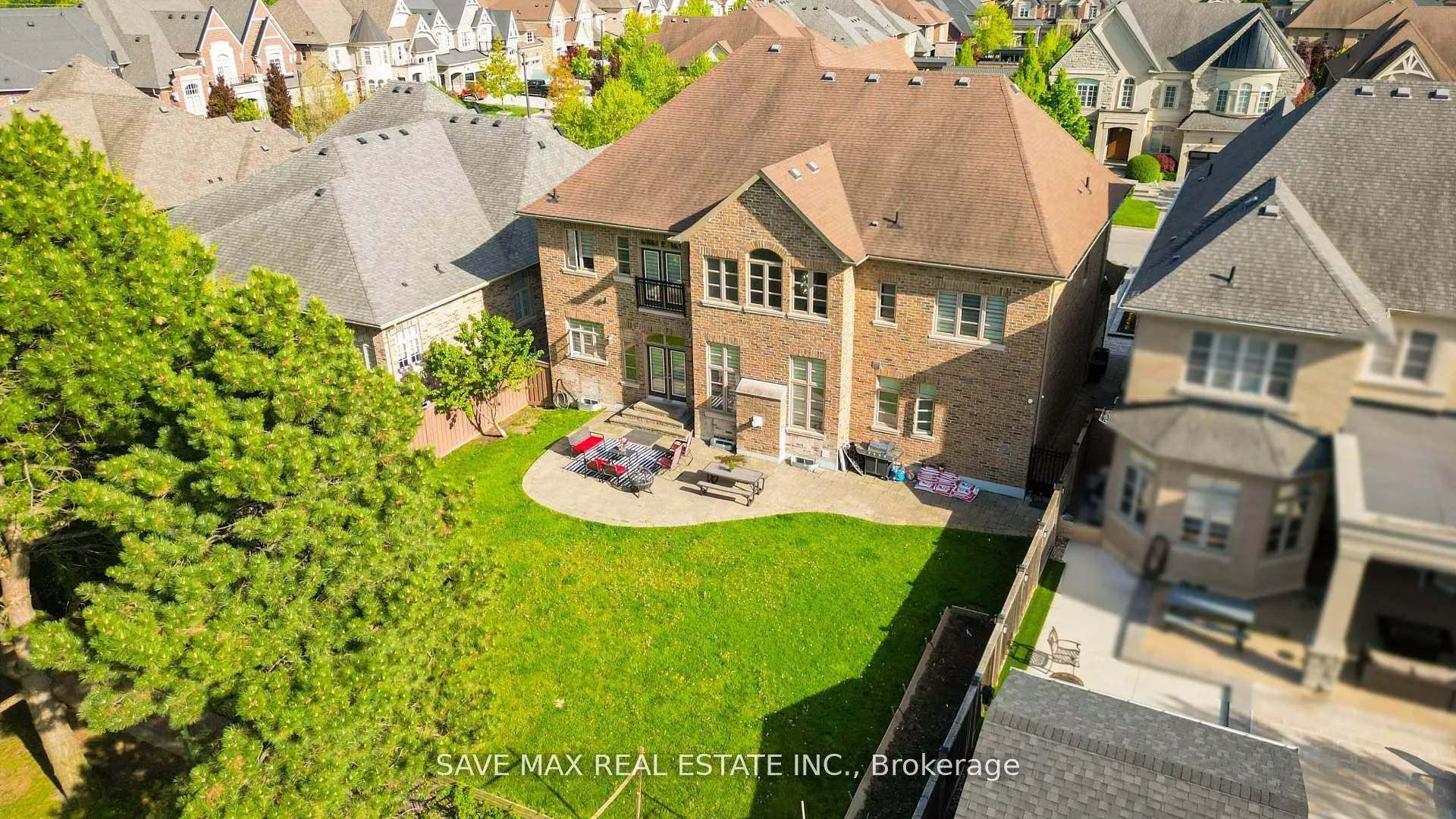 95 Sarracini Crescent