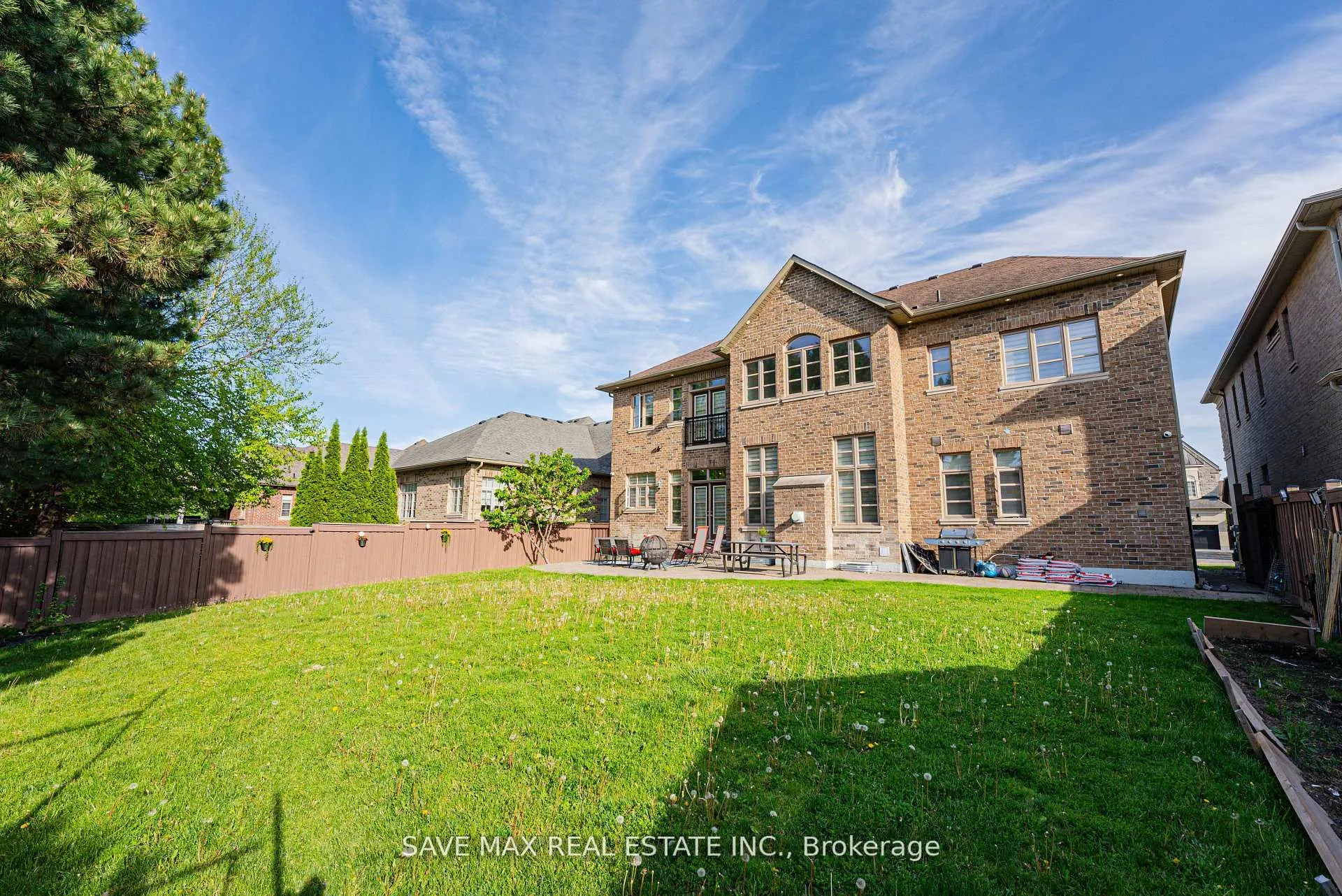95 Sarracini Crescent