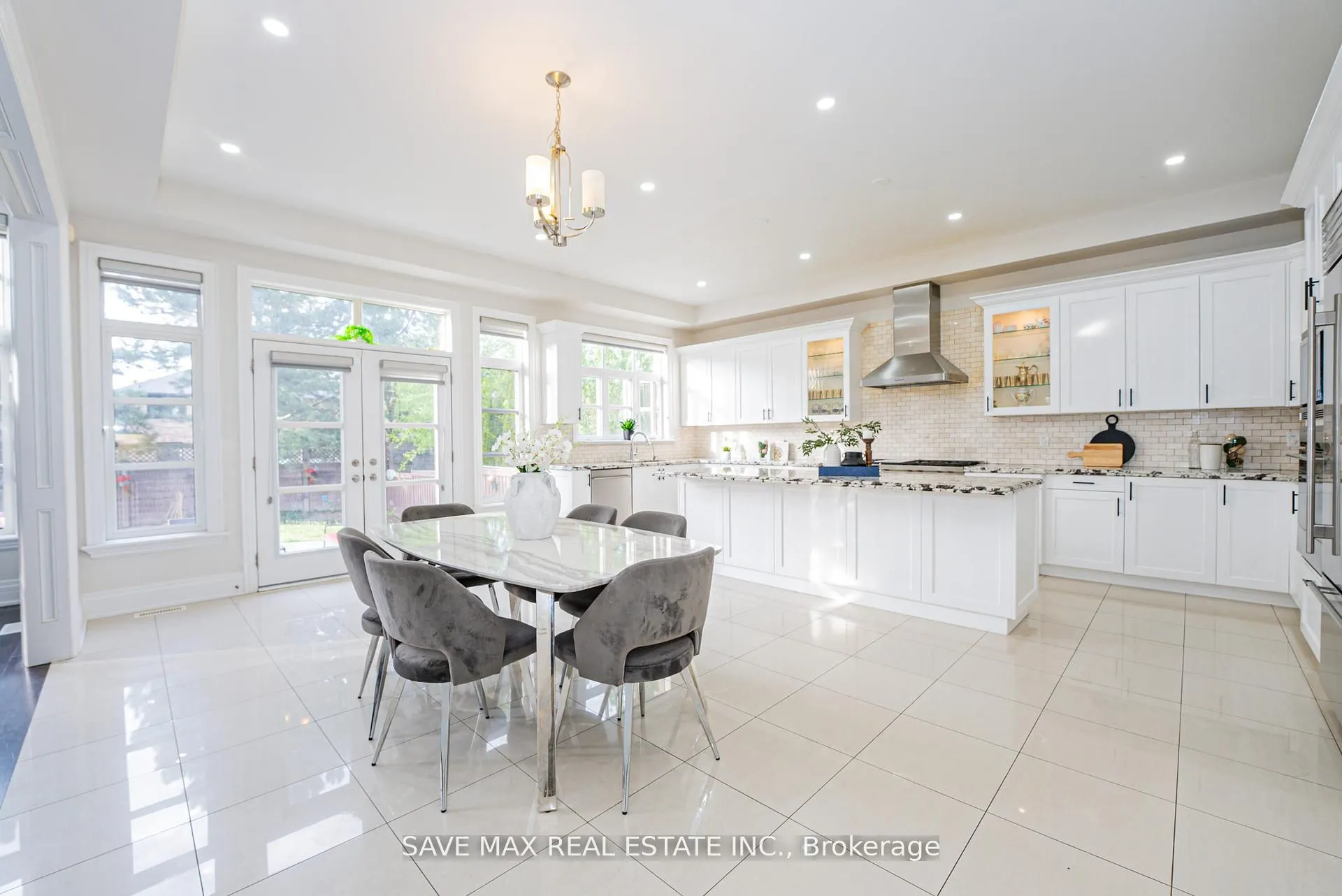 95 Sarracini Crescent