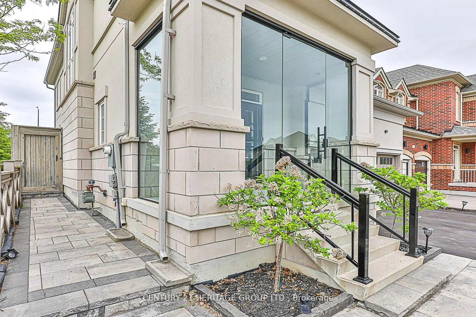 2 Roy Harper Avenue