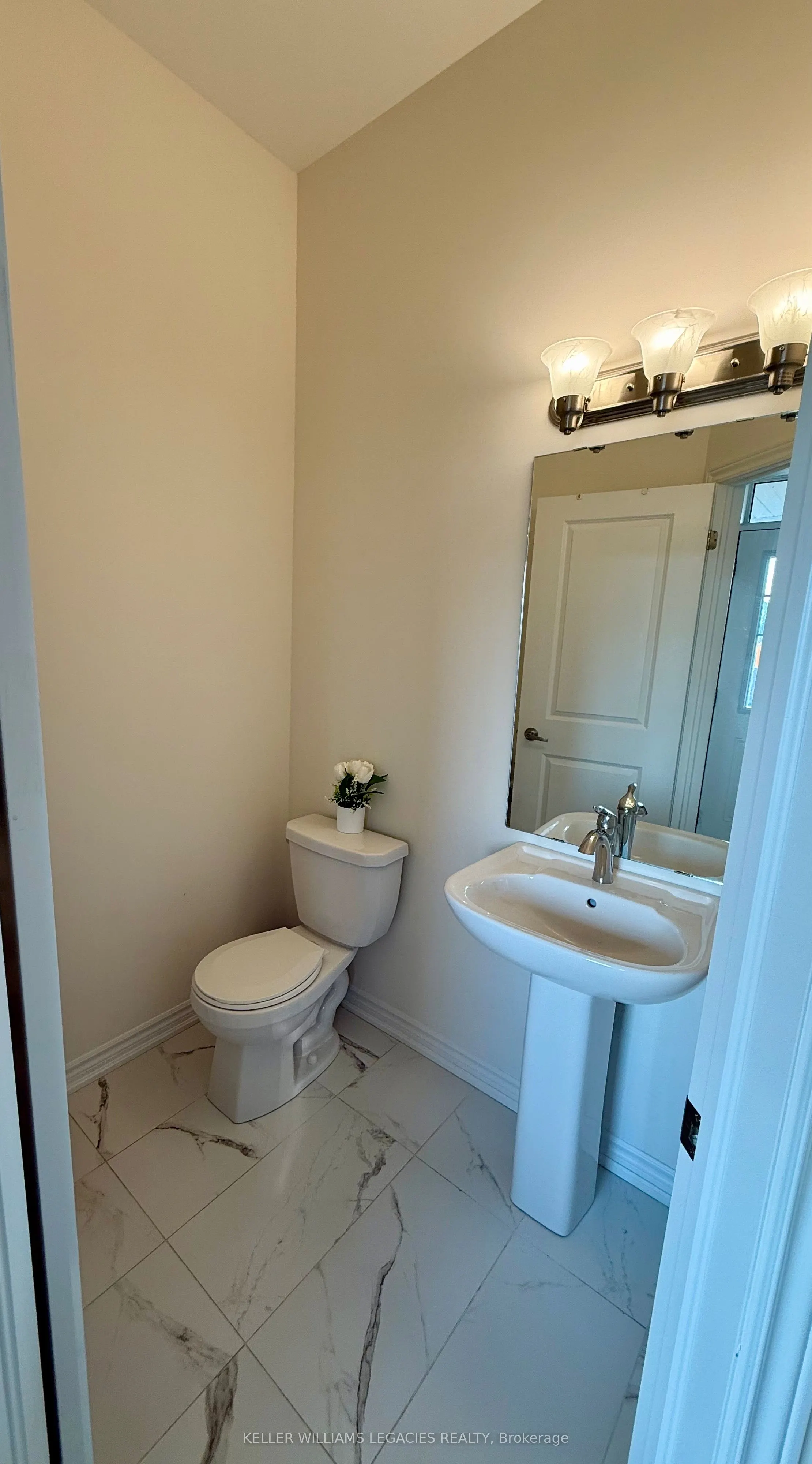 2229 Grainger Loop