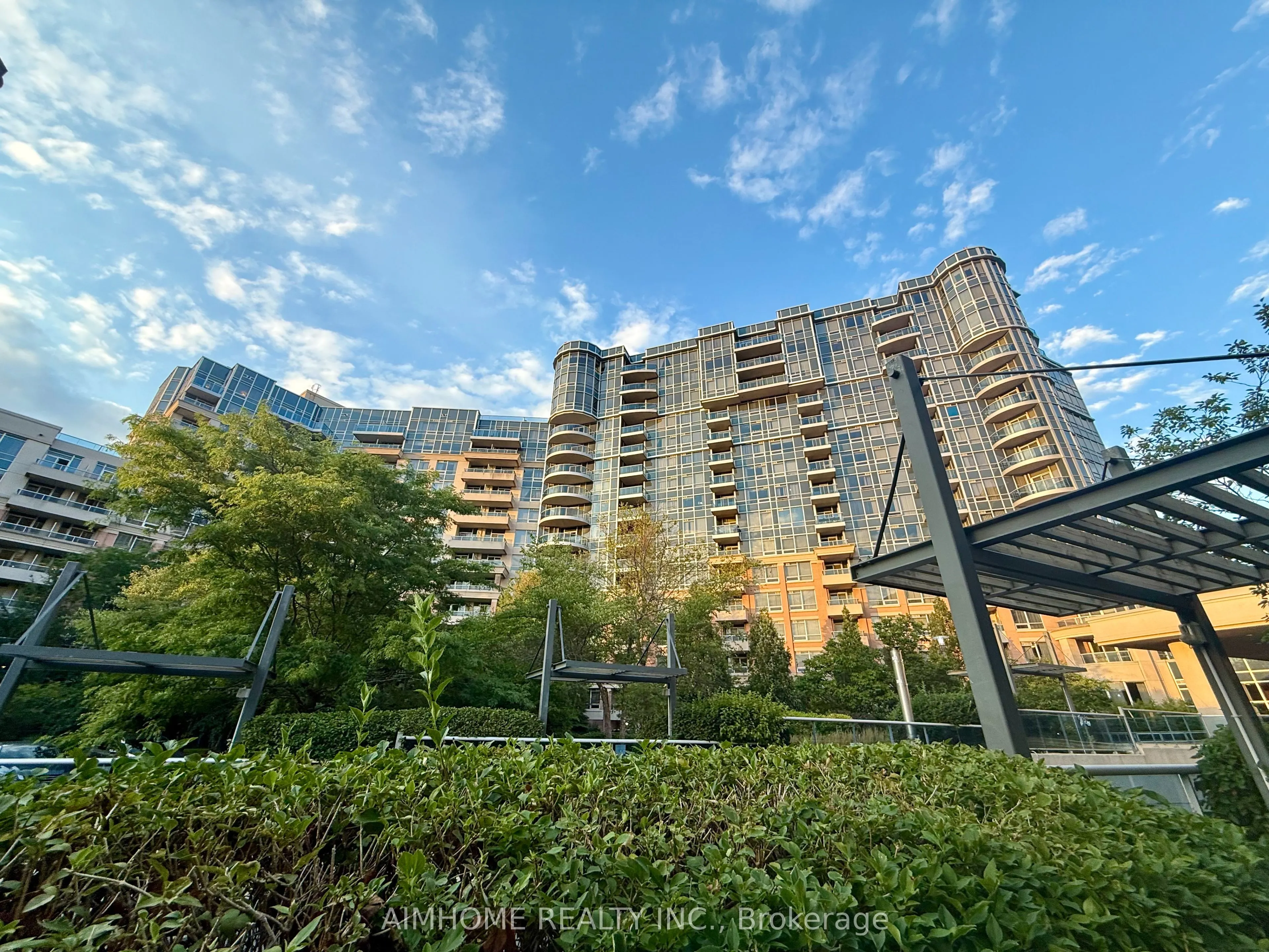 33 Cox Boulevard, #1218