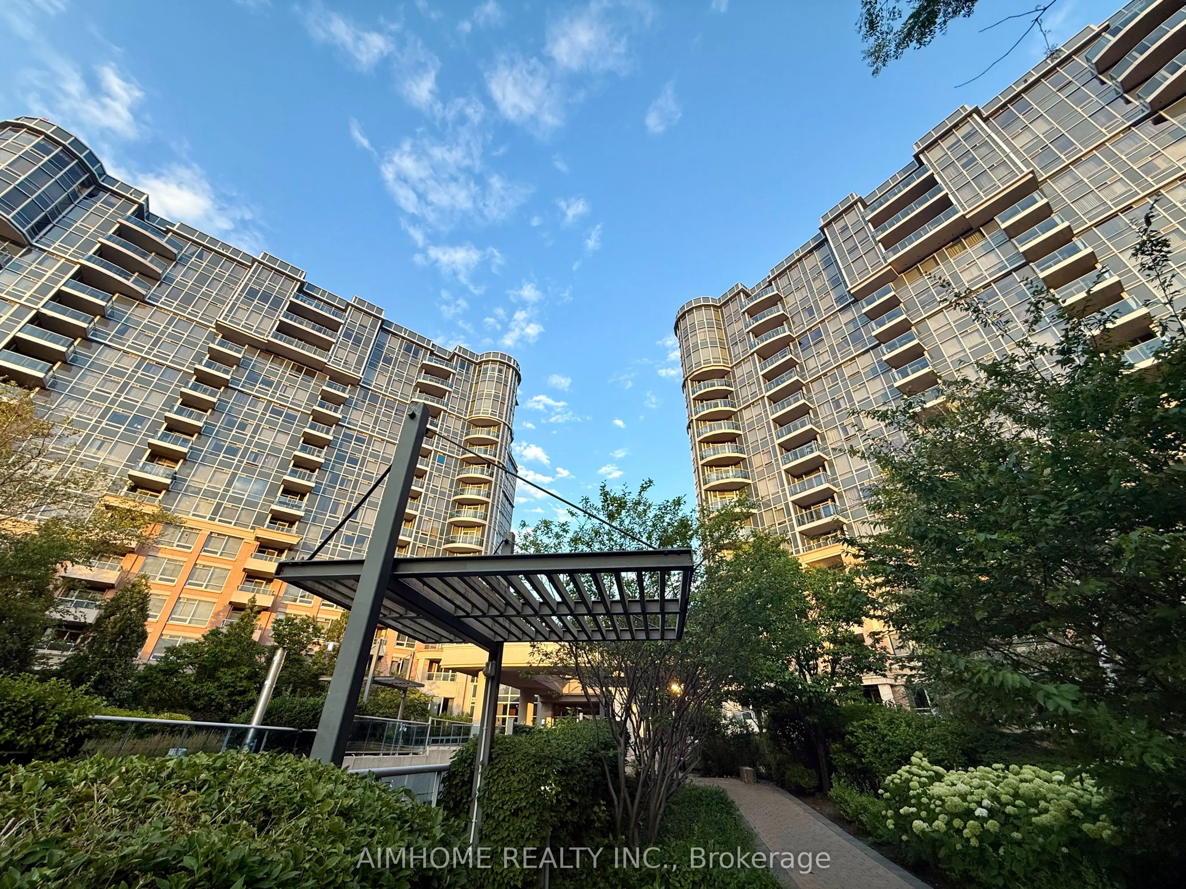 33 Cox Boulevard, #1218
