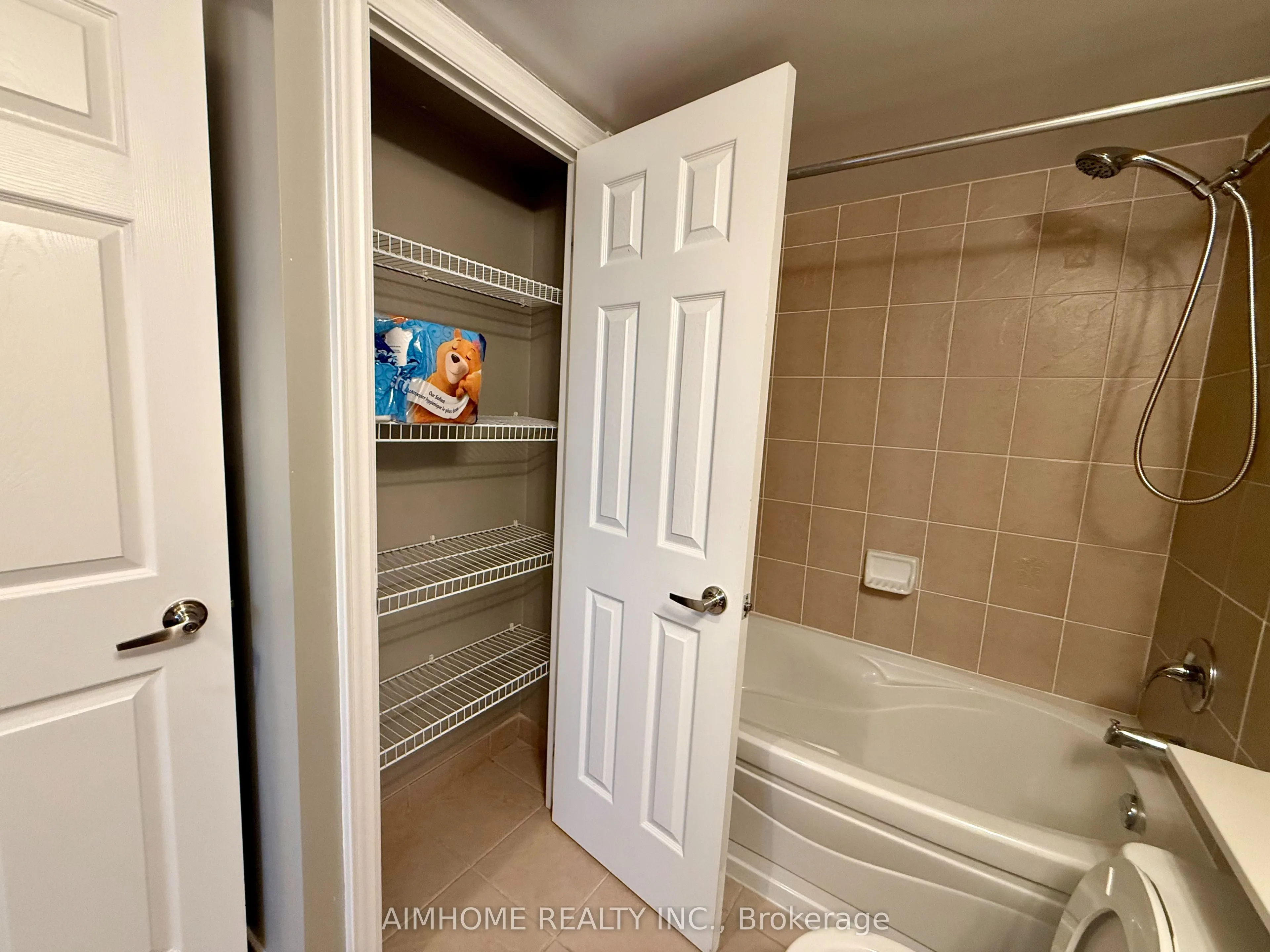33 Cox Boulevard, #1218