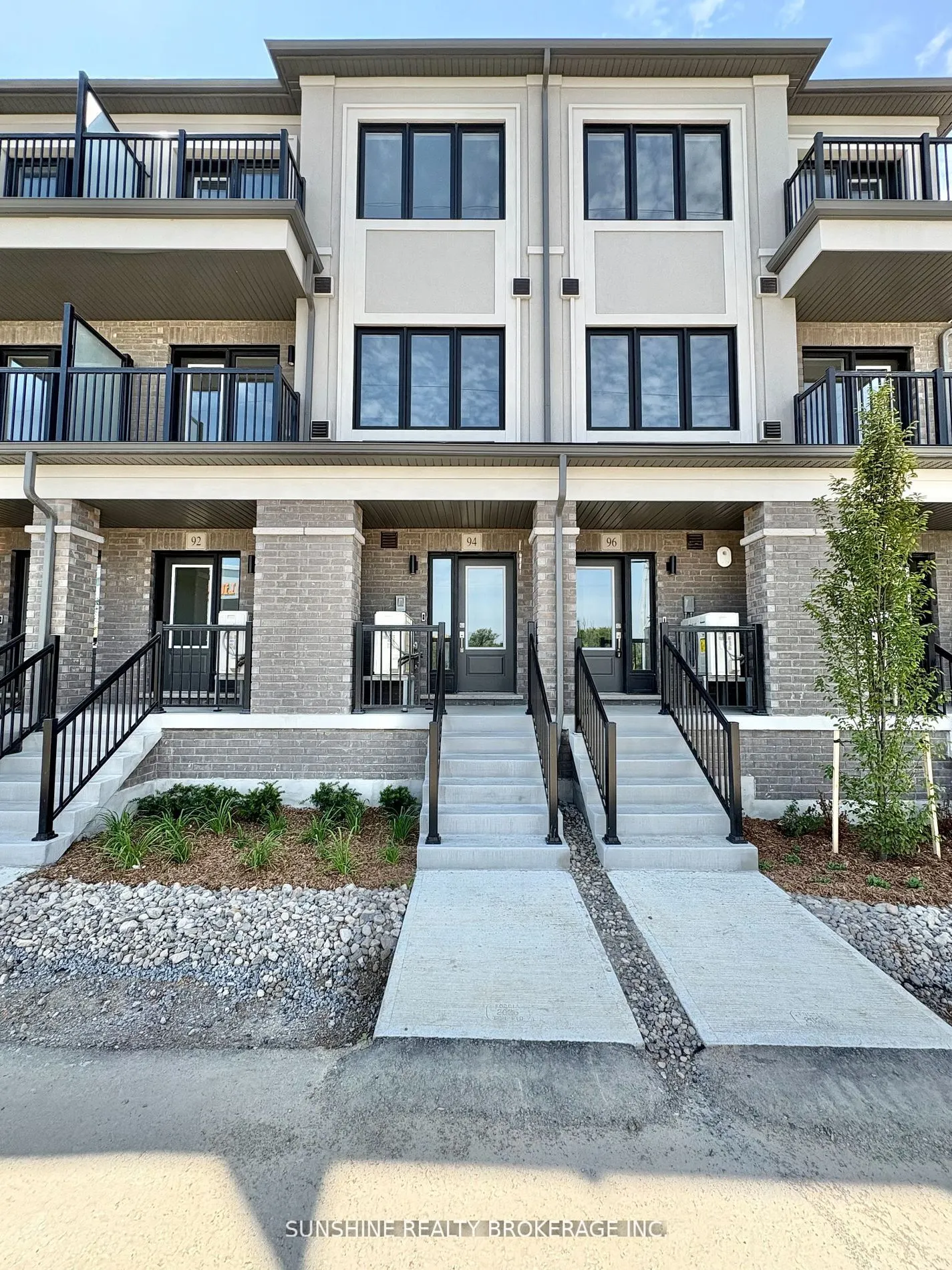 94 Matawin Lane, #0021BLK3