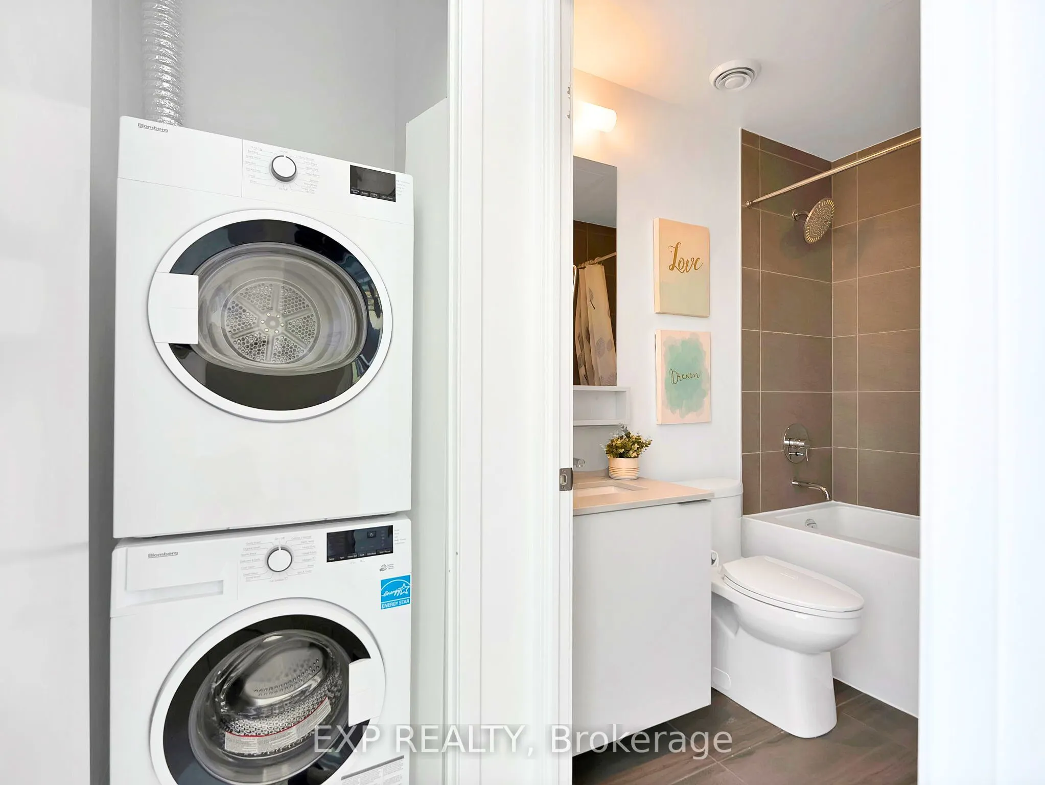 950 Portage Parkway, #Unit 811
