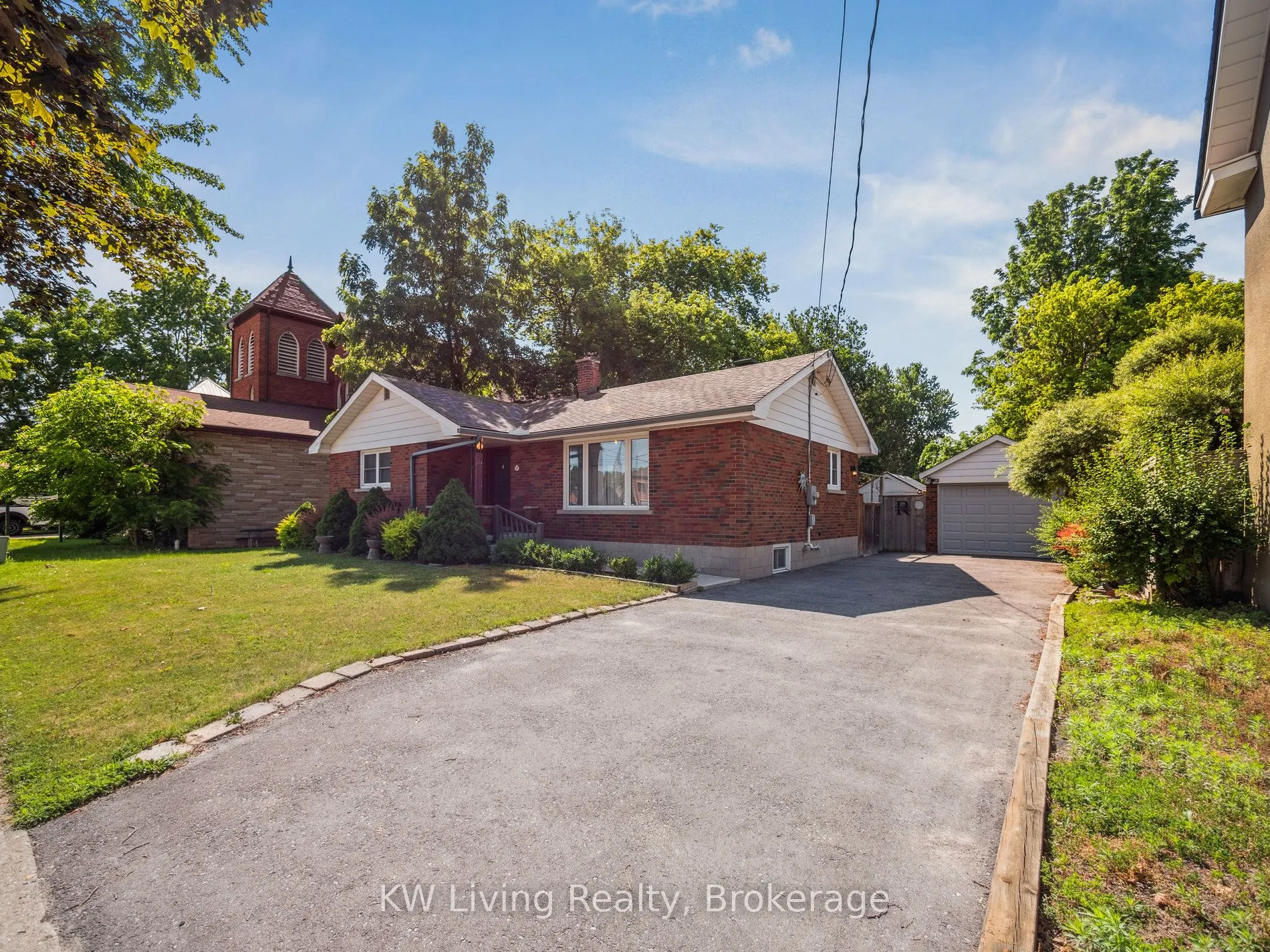 23 Wellington Street E