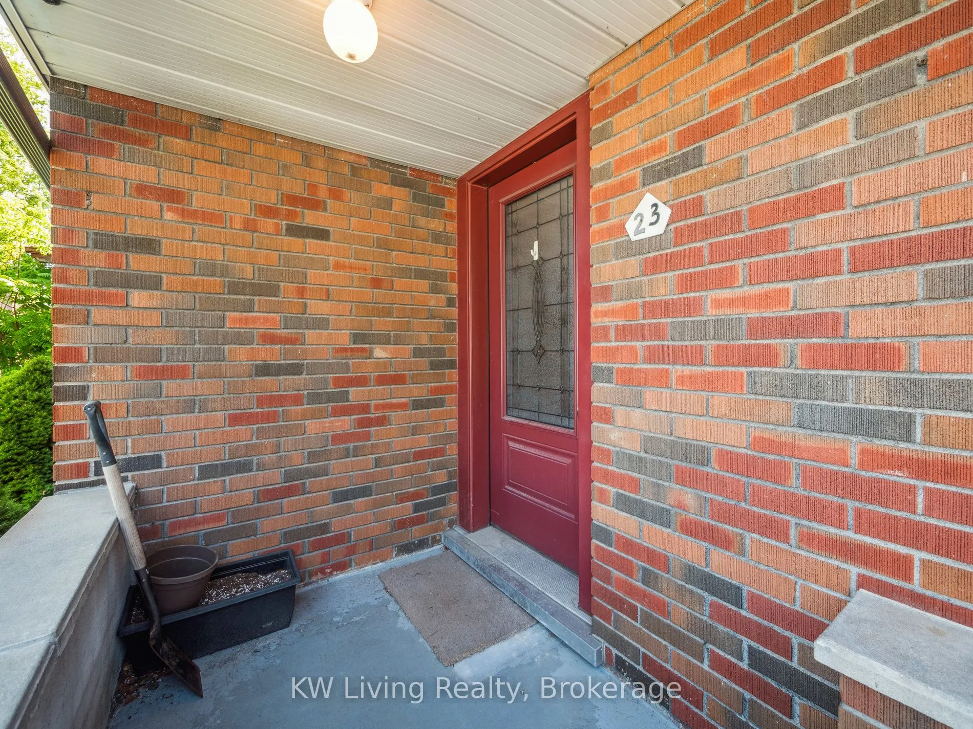 23 Wellington Street E