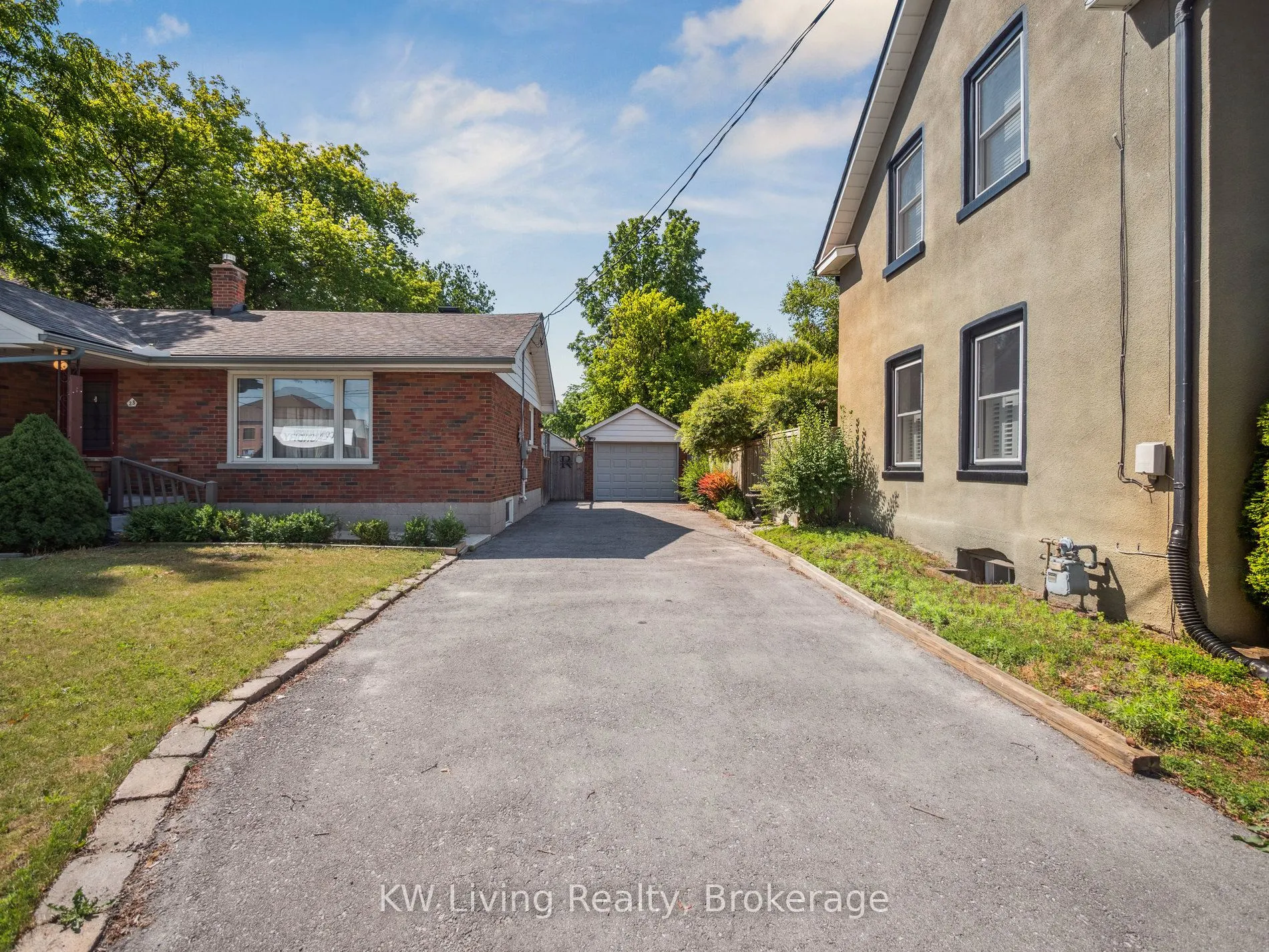 23 Wellington Street E