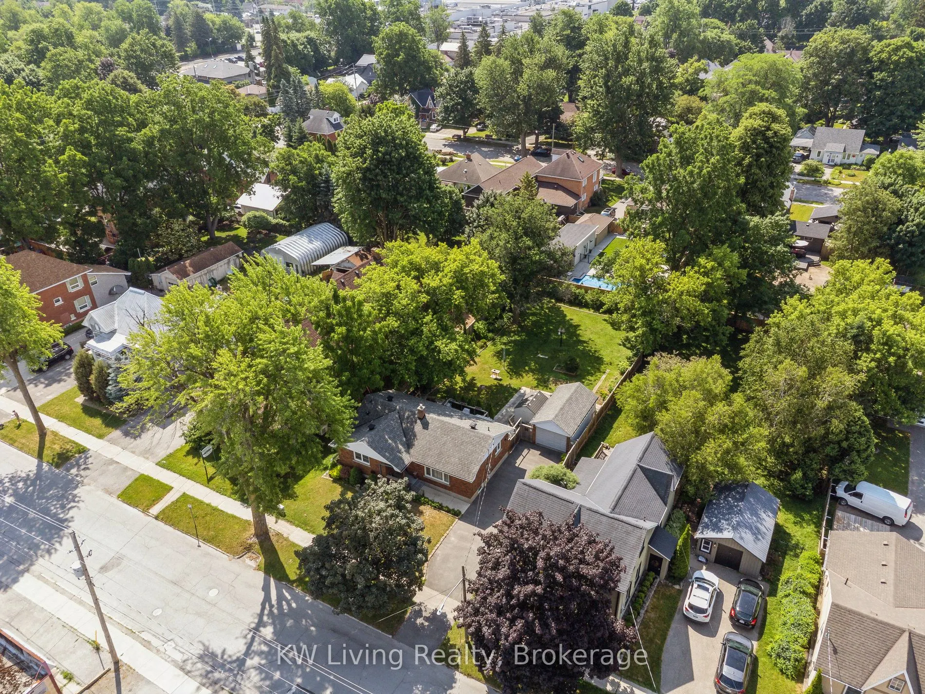 23 Wellington Street E