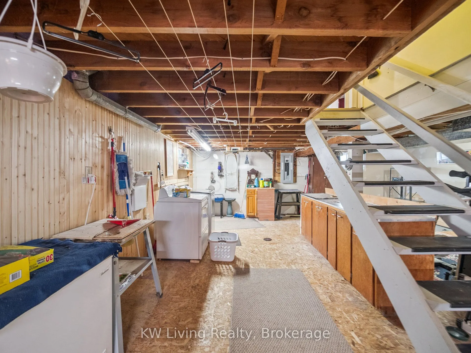 23 Wellington Street E