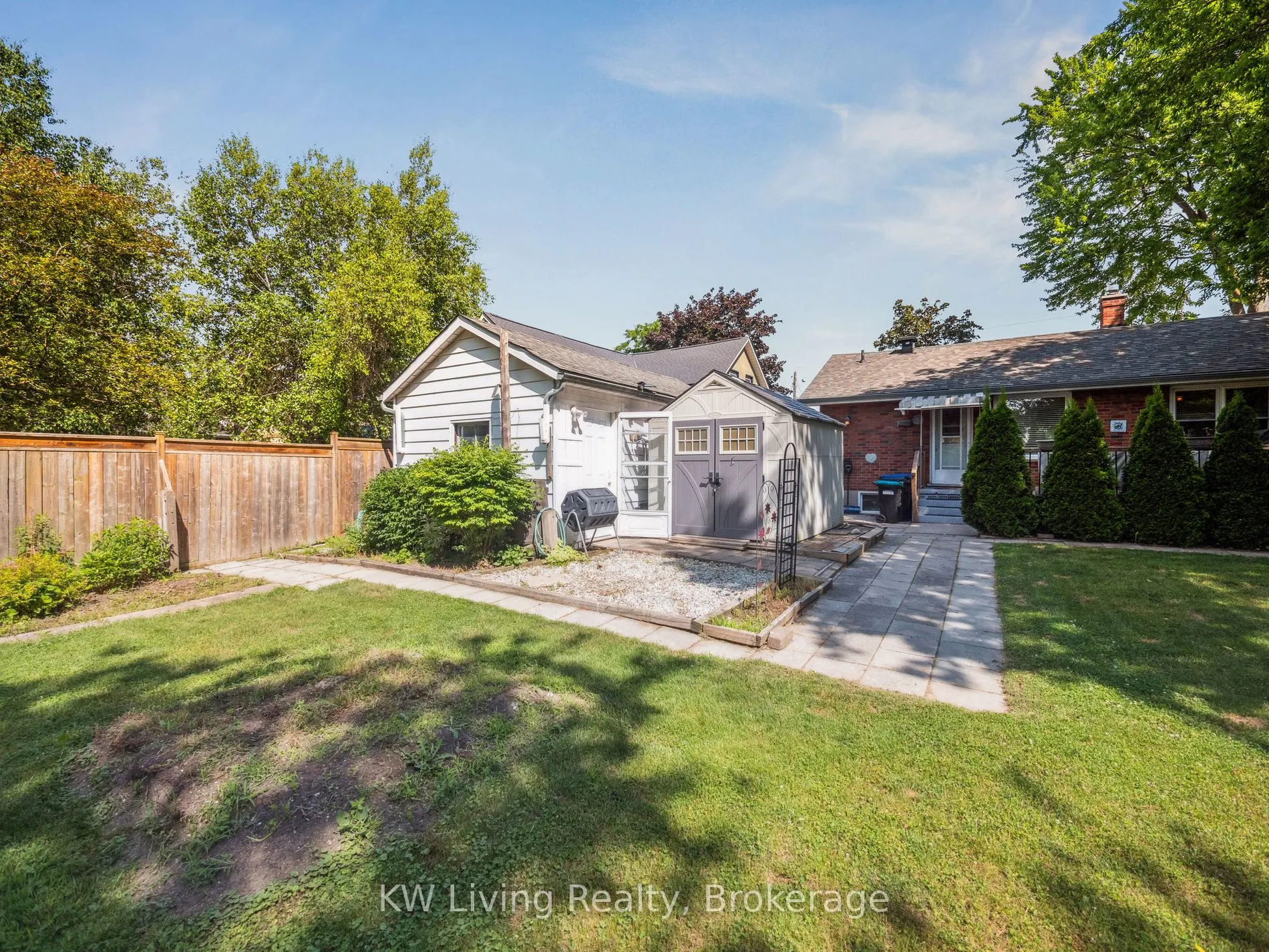 23 Wellington Street E