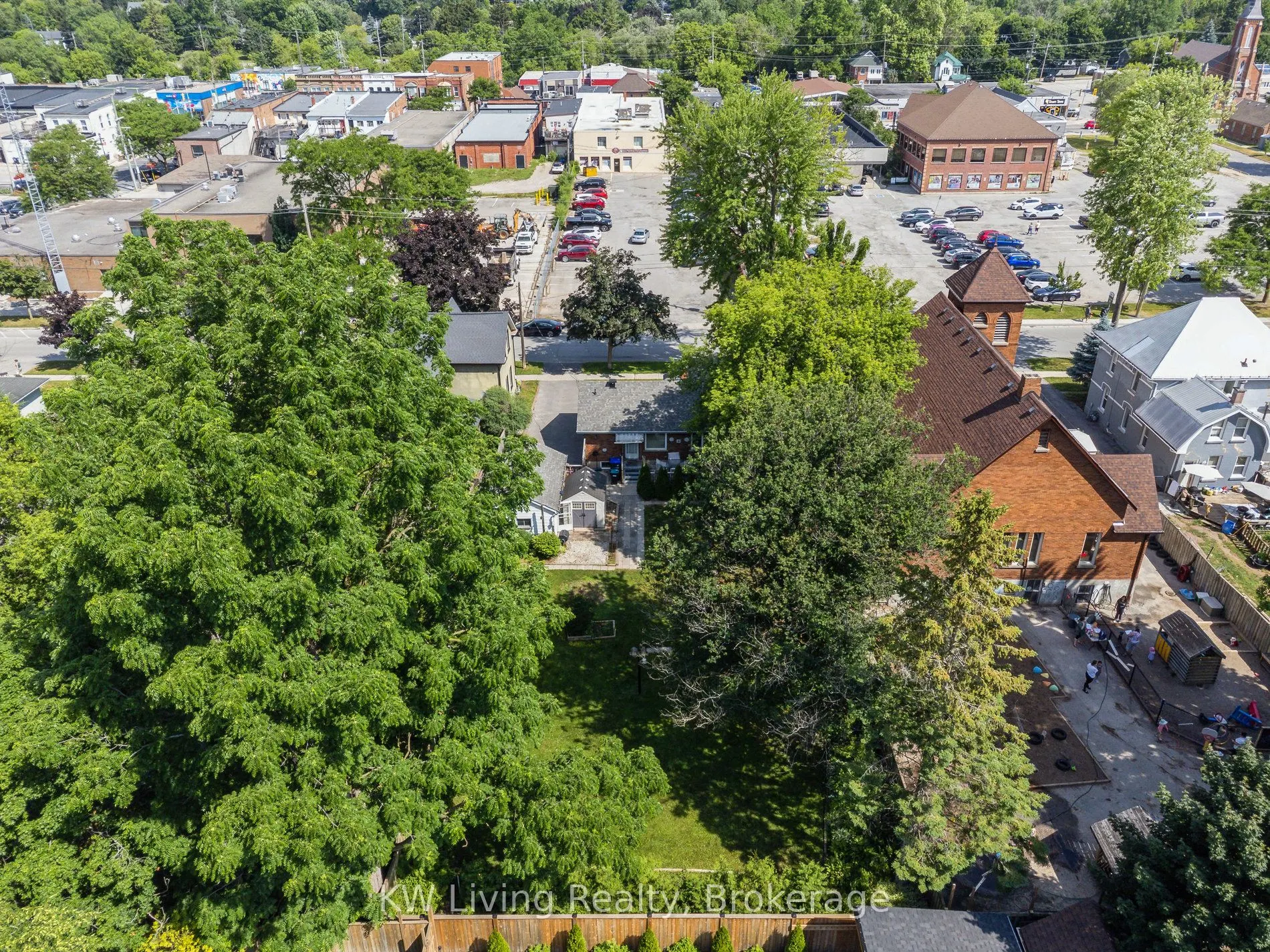 23 Wellington Street E