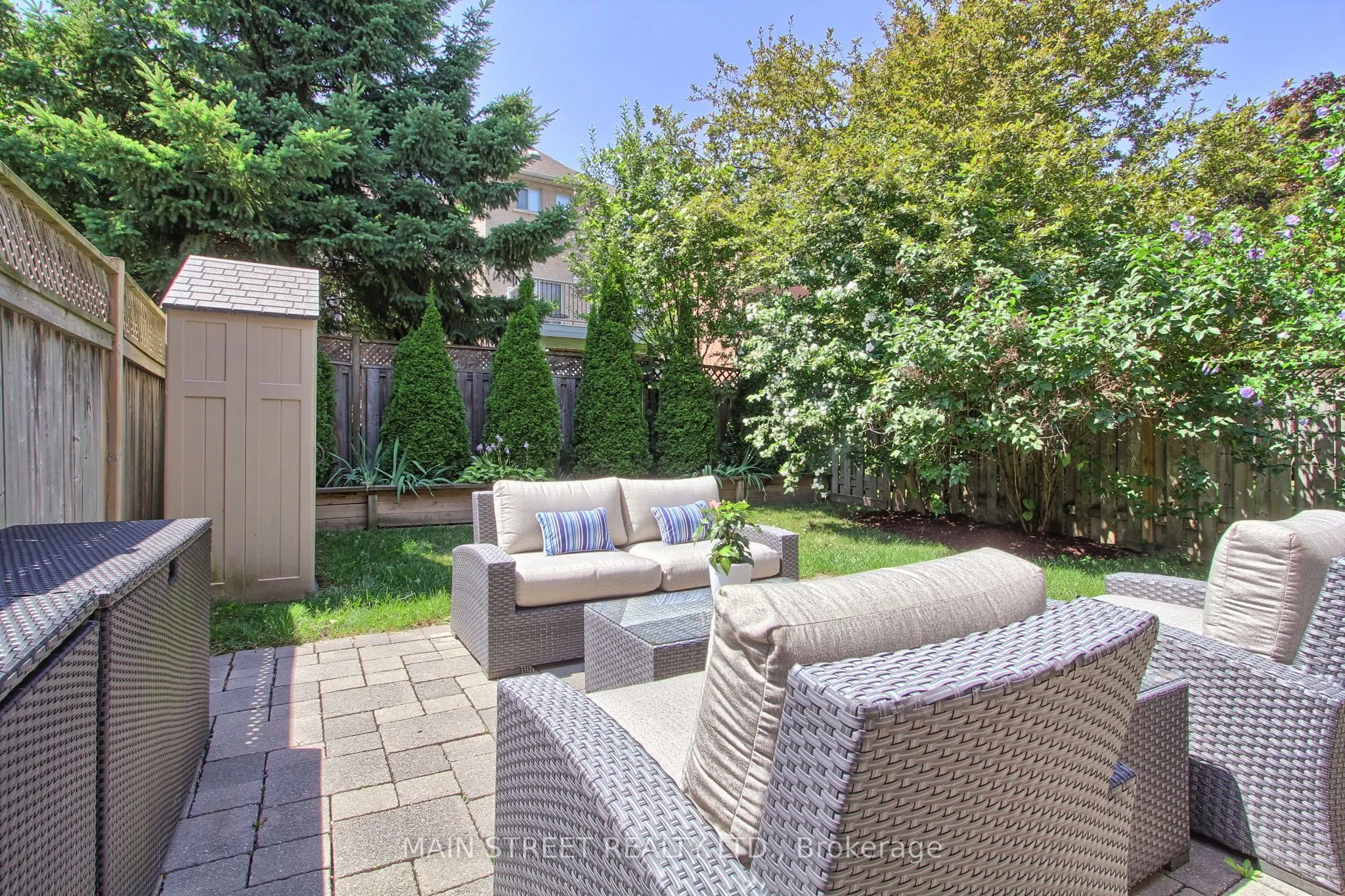 228 Warner Crescent