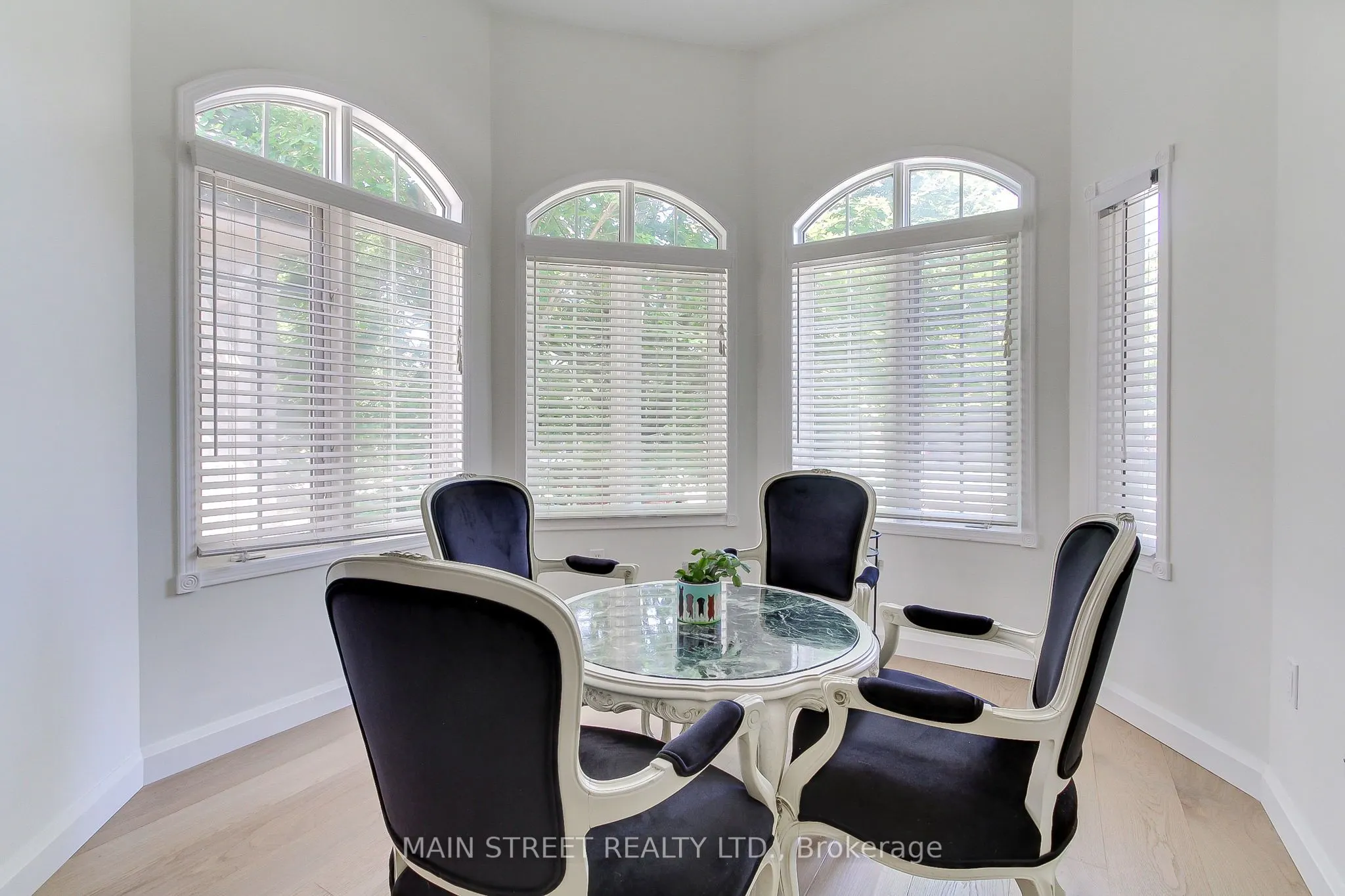 228 Warner Crescent