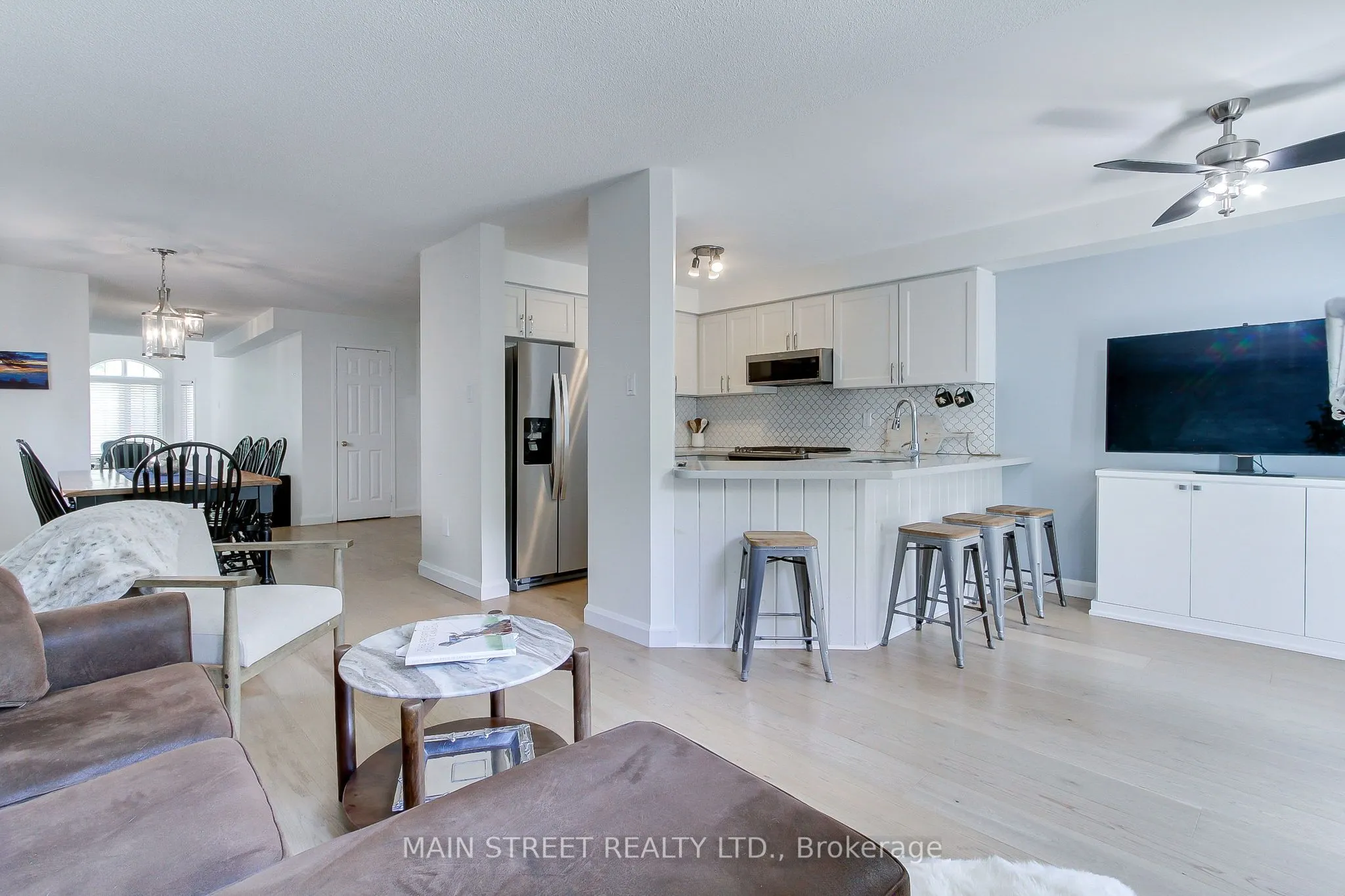 228 Warner Crescent