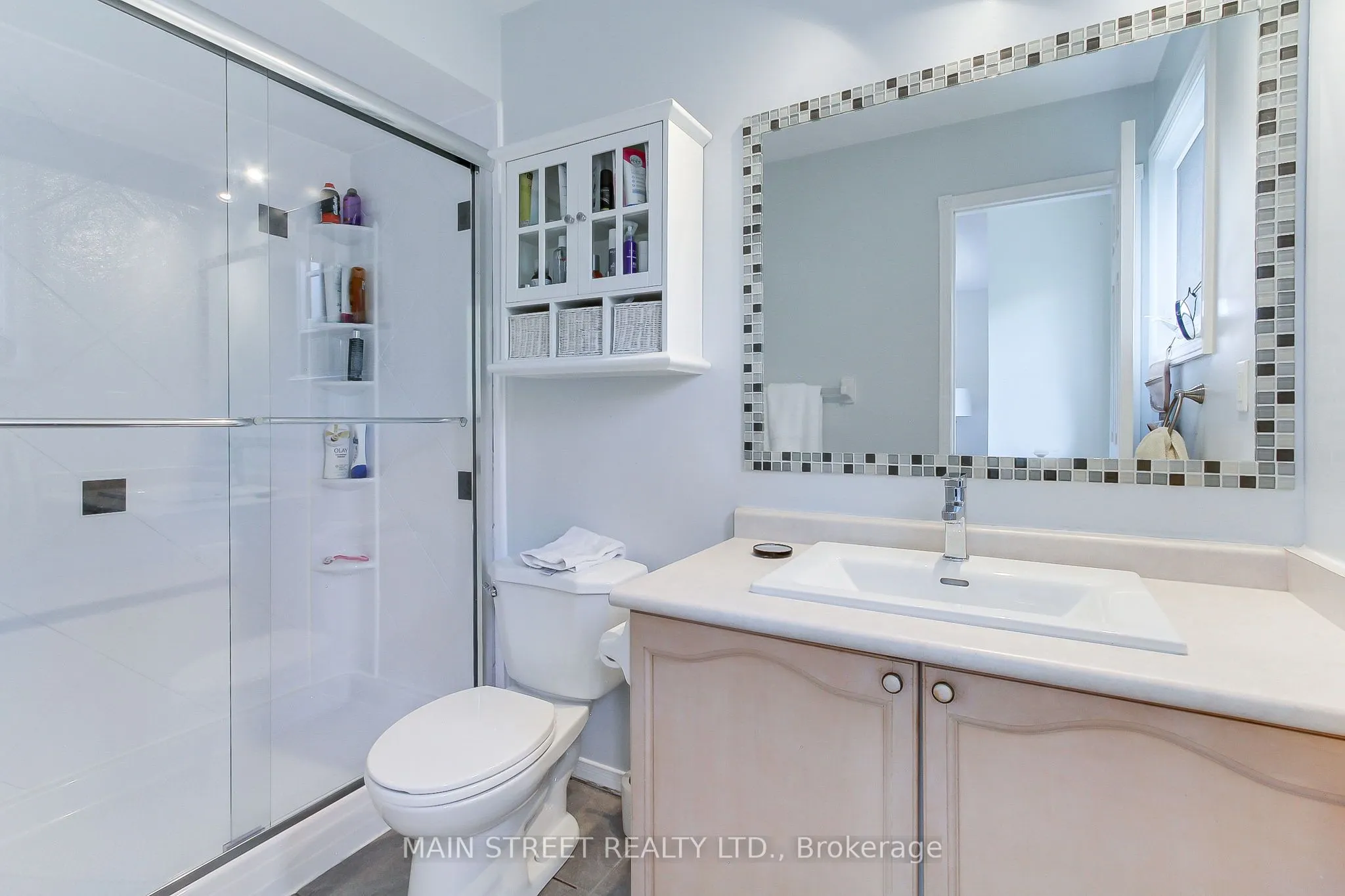 228 Warner Crescent