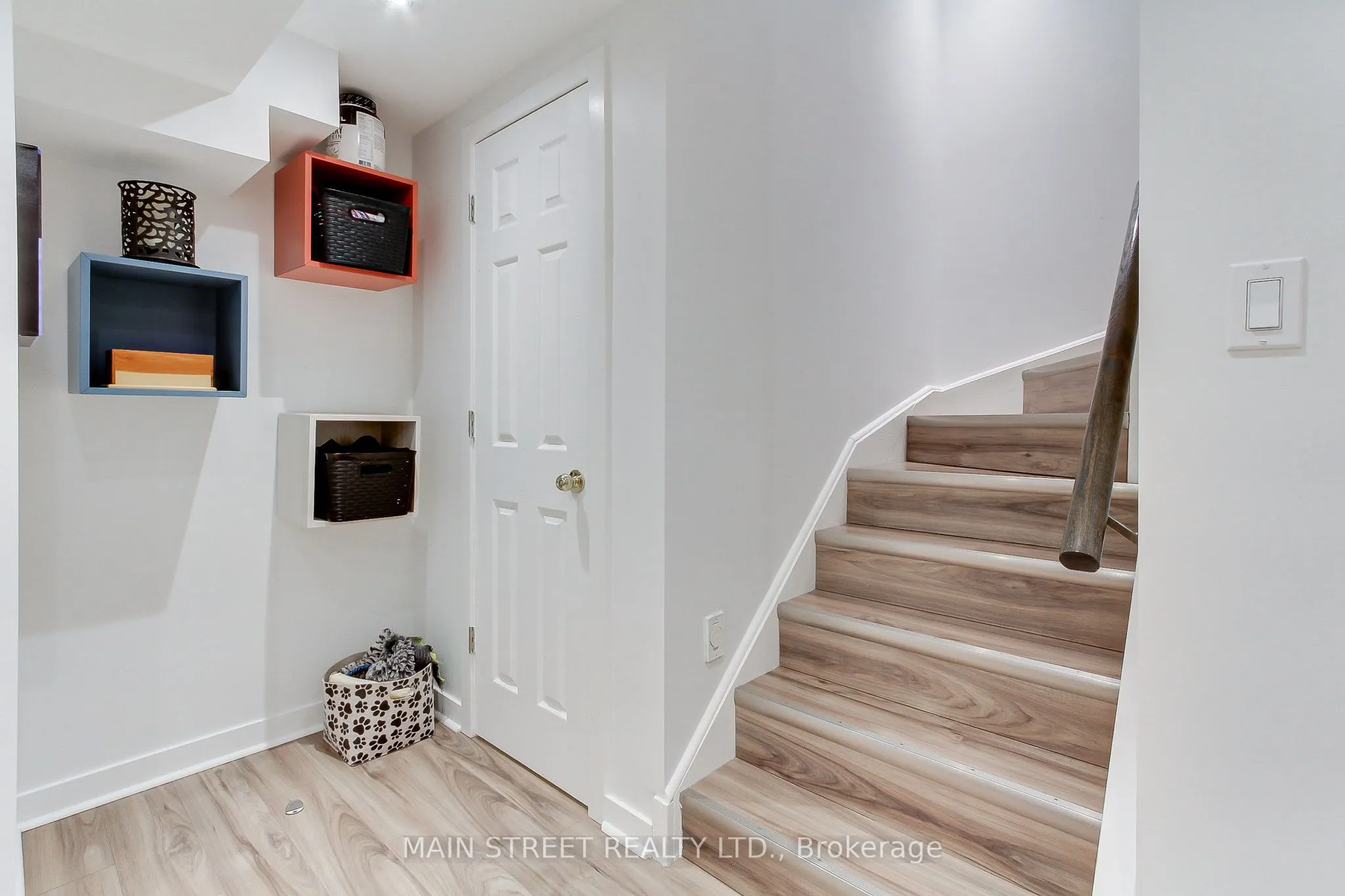228 Warner Crescent