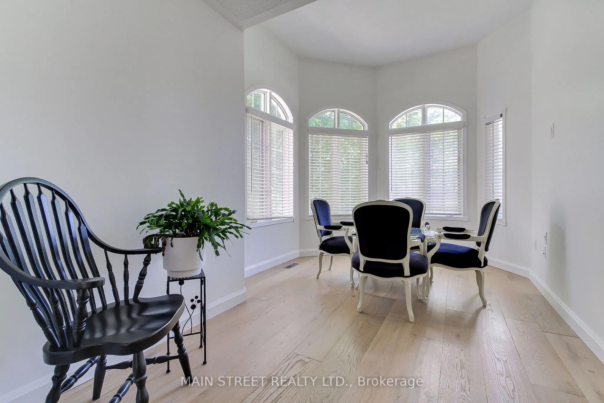 228 Warner Crescent