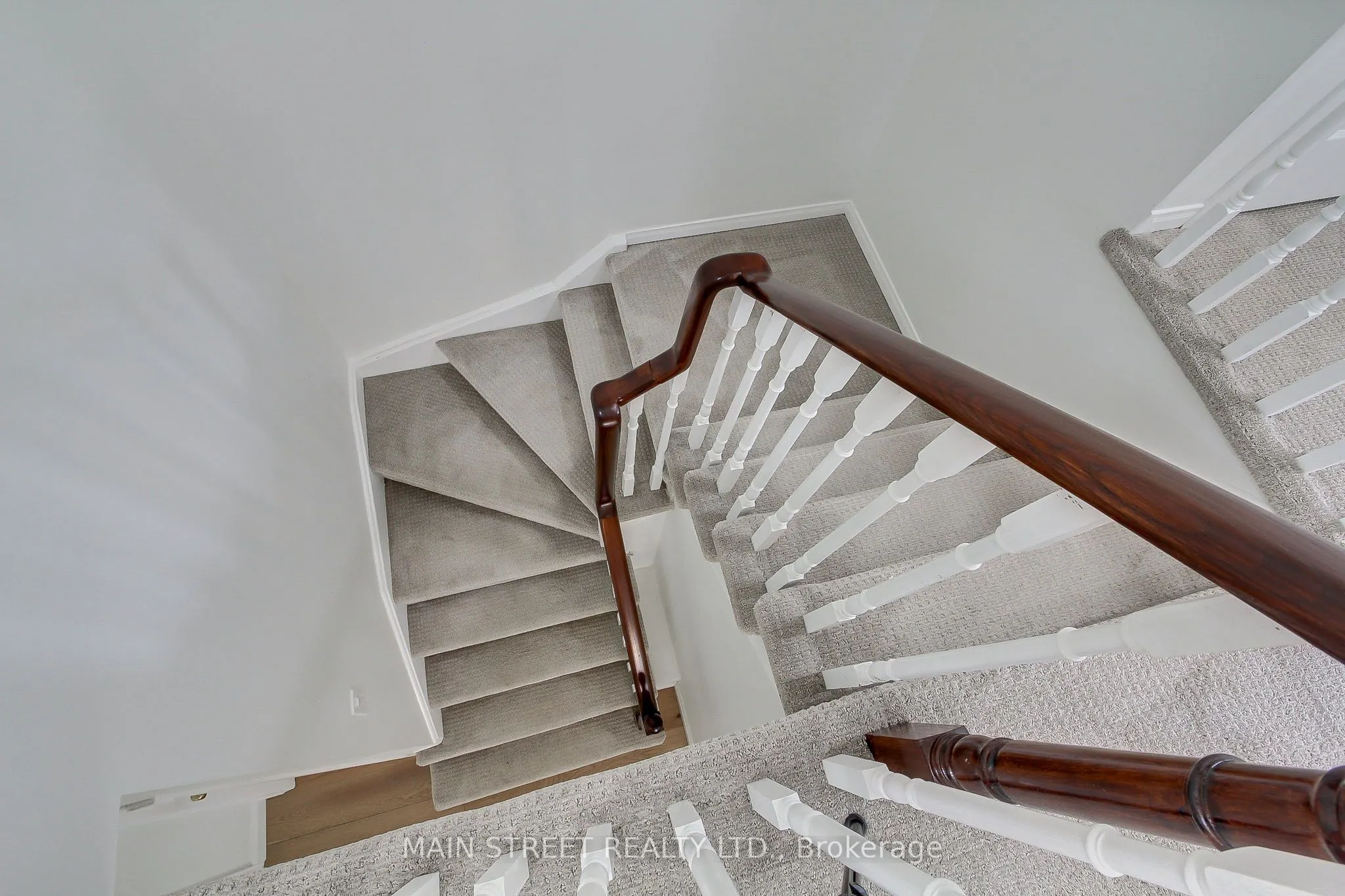 228 Warner Crescent