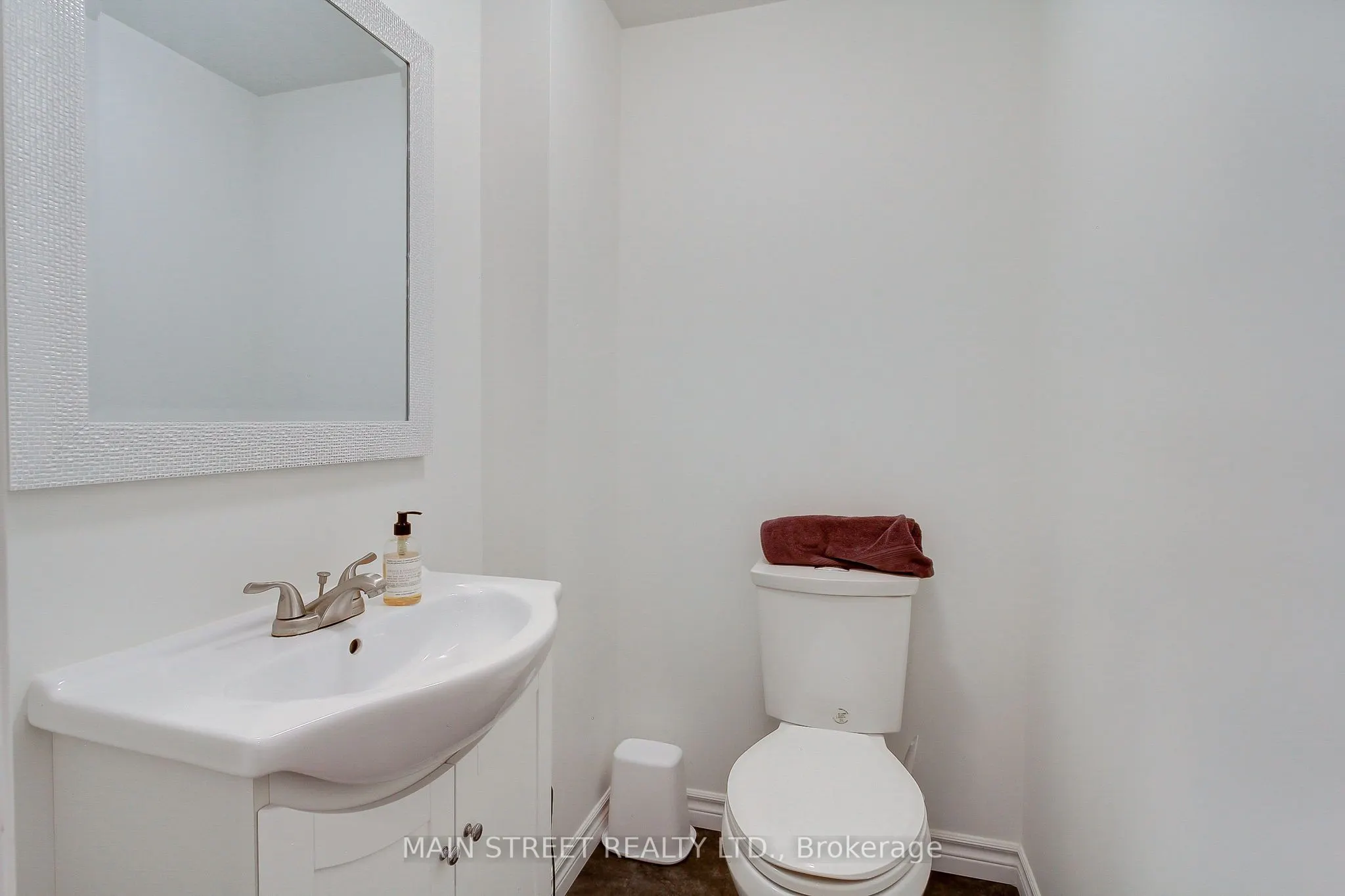 228 Warner Crescent
