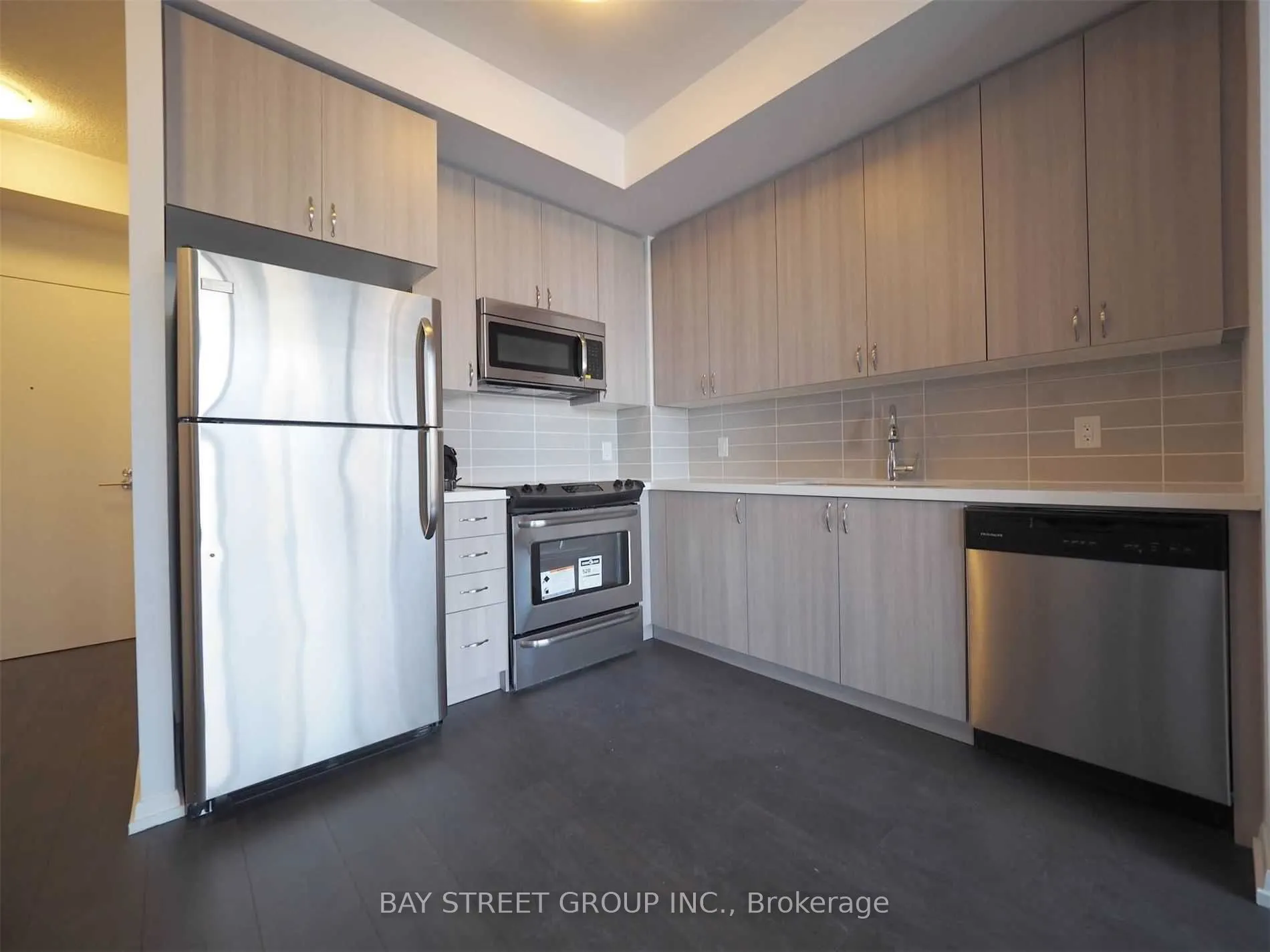 540 Bur Oak Avenue, #602