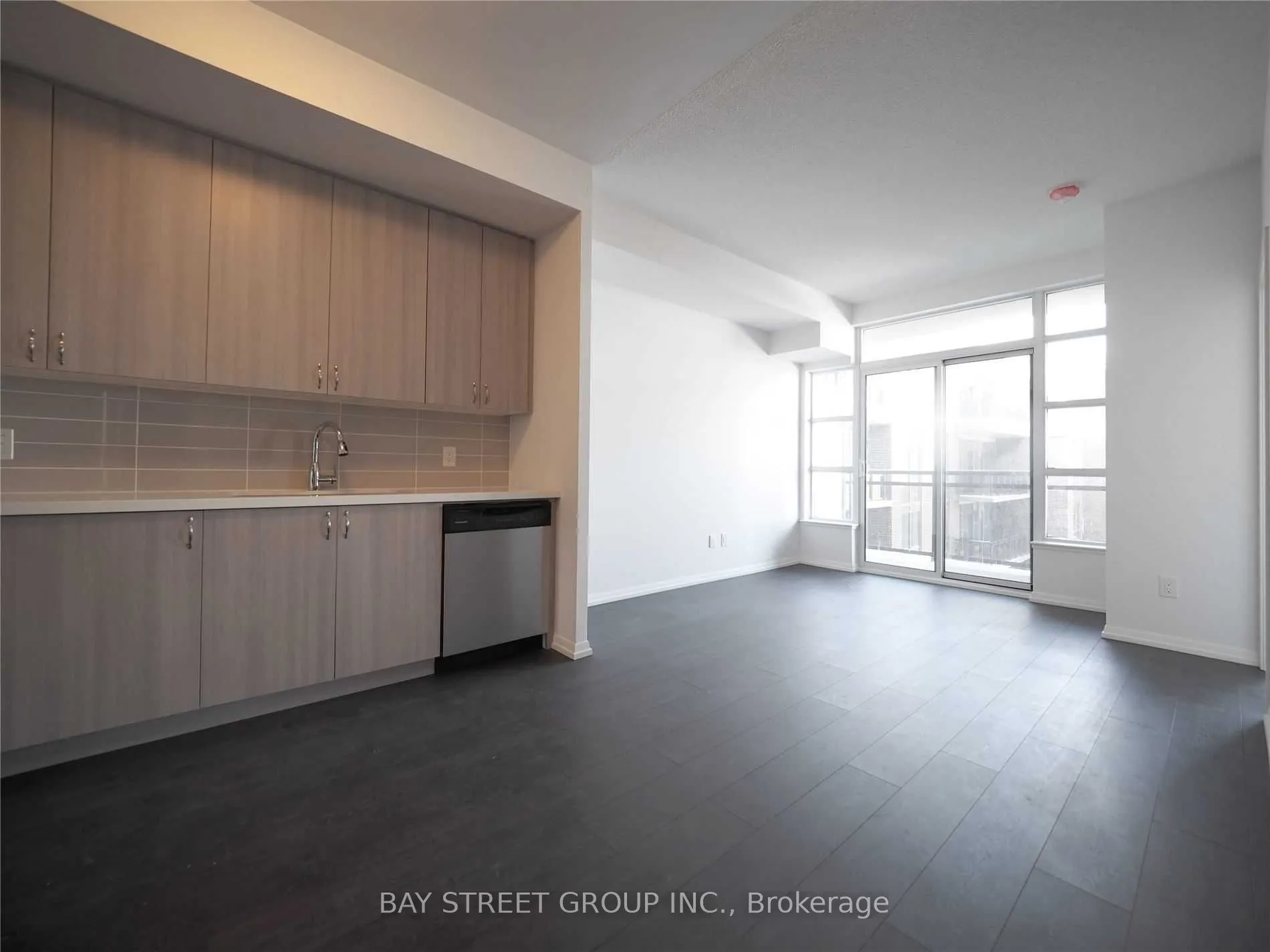 540 Bur Oak Avenue, #602
