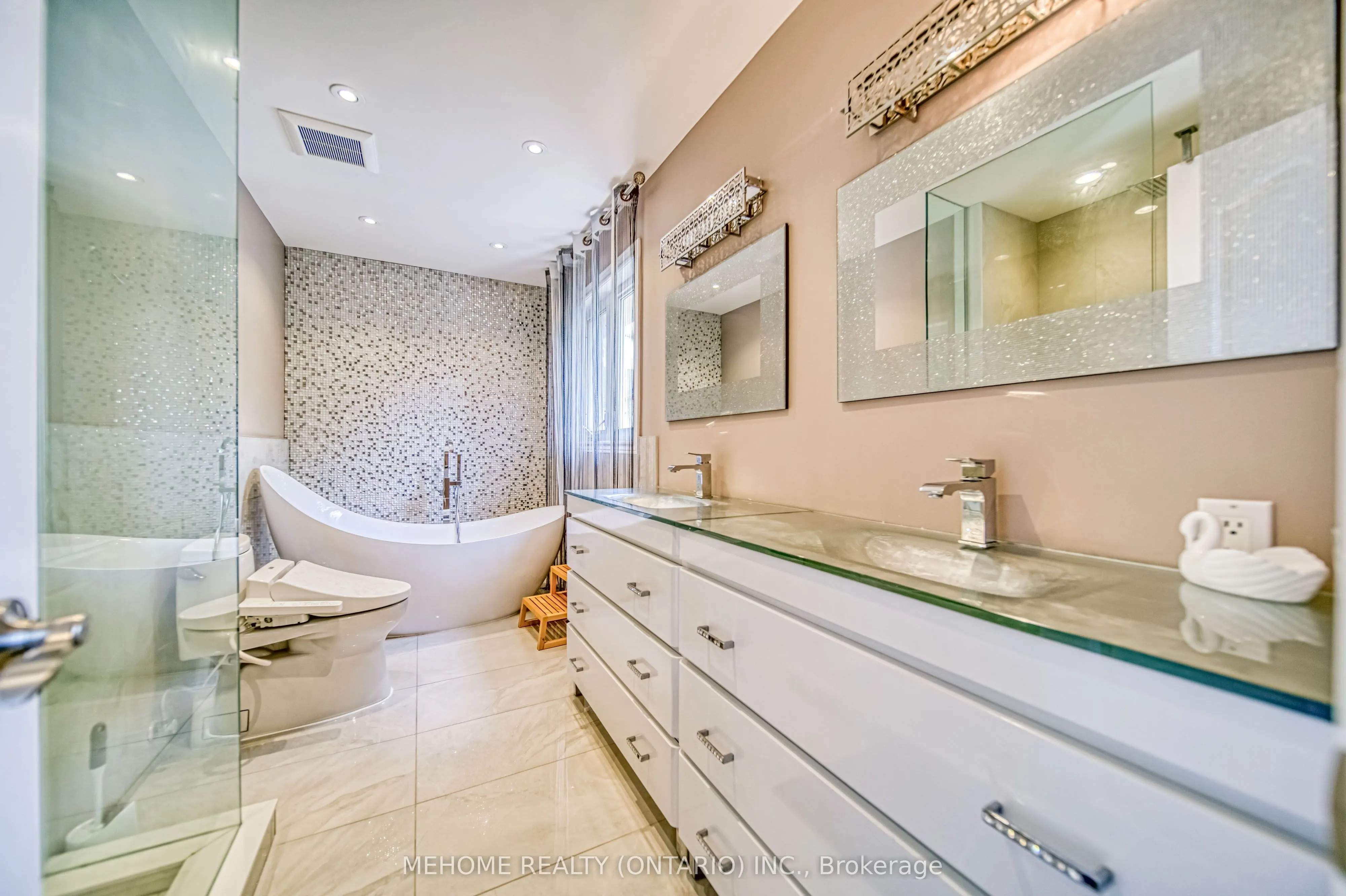 98 Leyburn Avenue, #MAIN