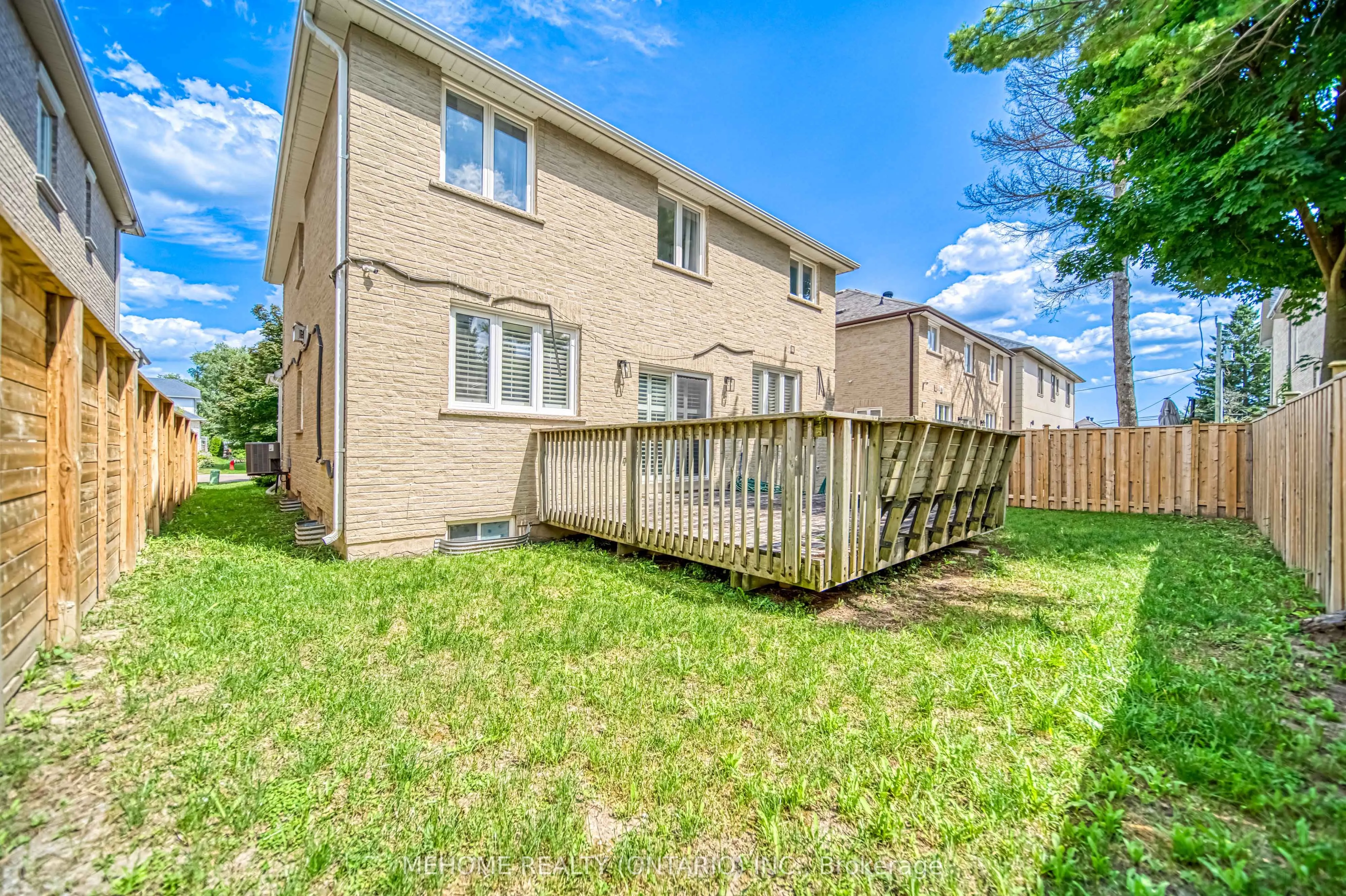 98 Leyburn Avenue, #MAIN
