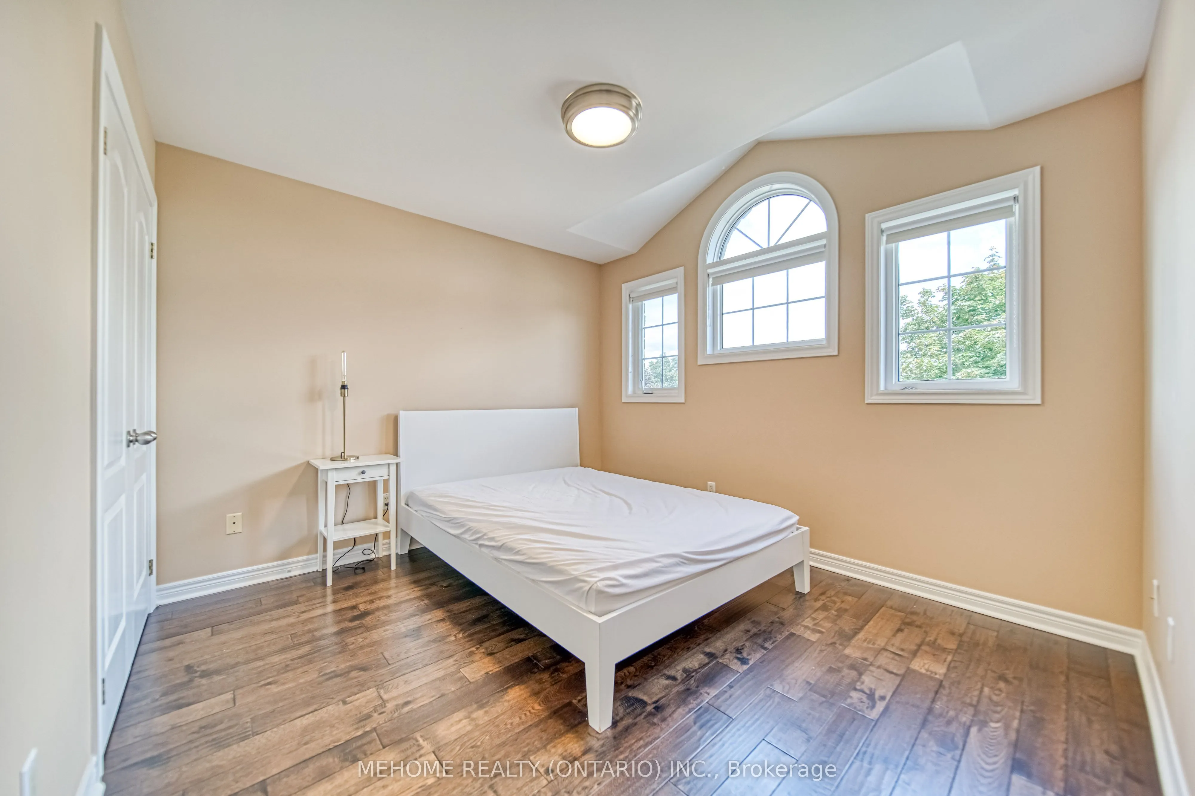 98 Leyburn Avenue, #MAIN