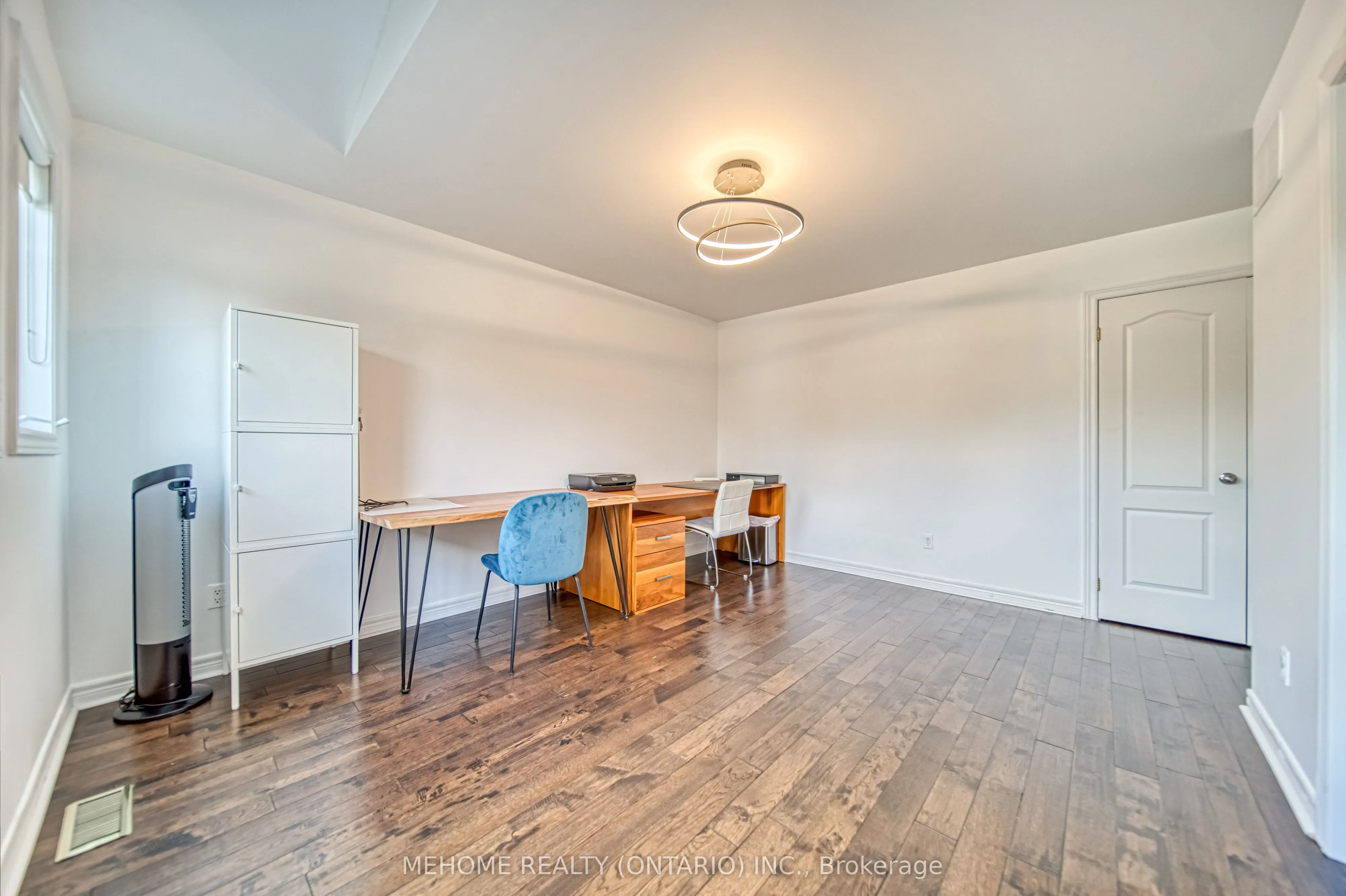 98 Leyburn Avenue, #MAIN