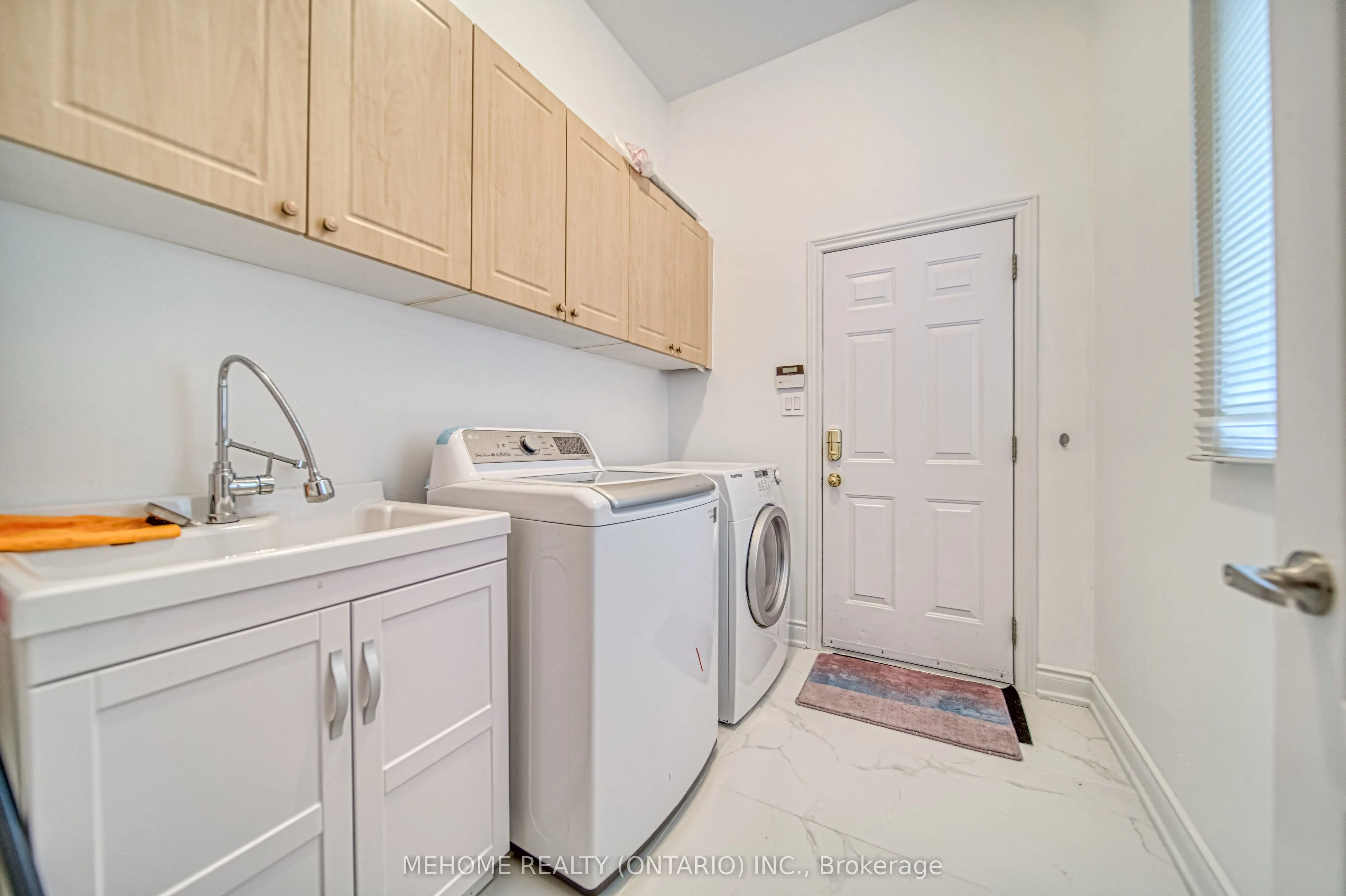 98 Leyburn Avenue, #MAIN