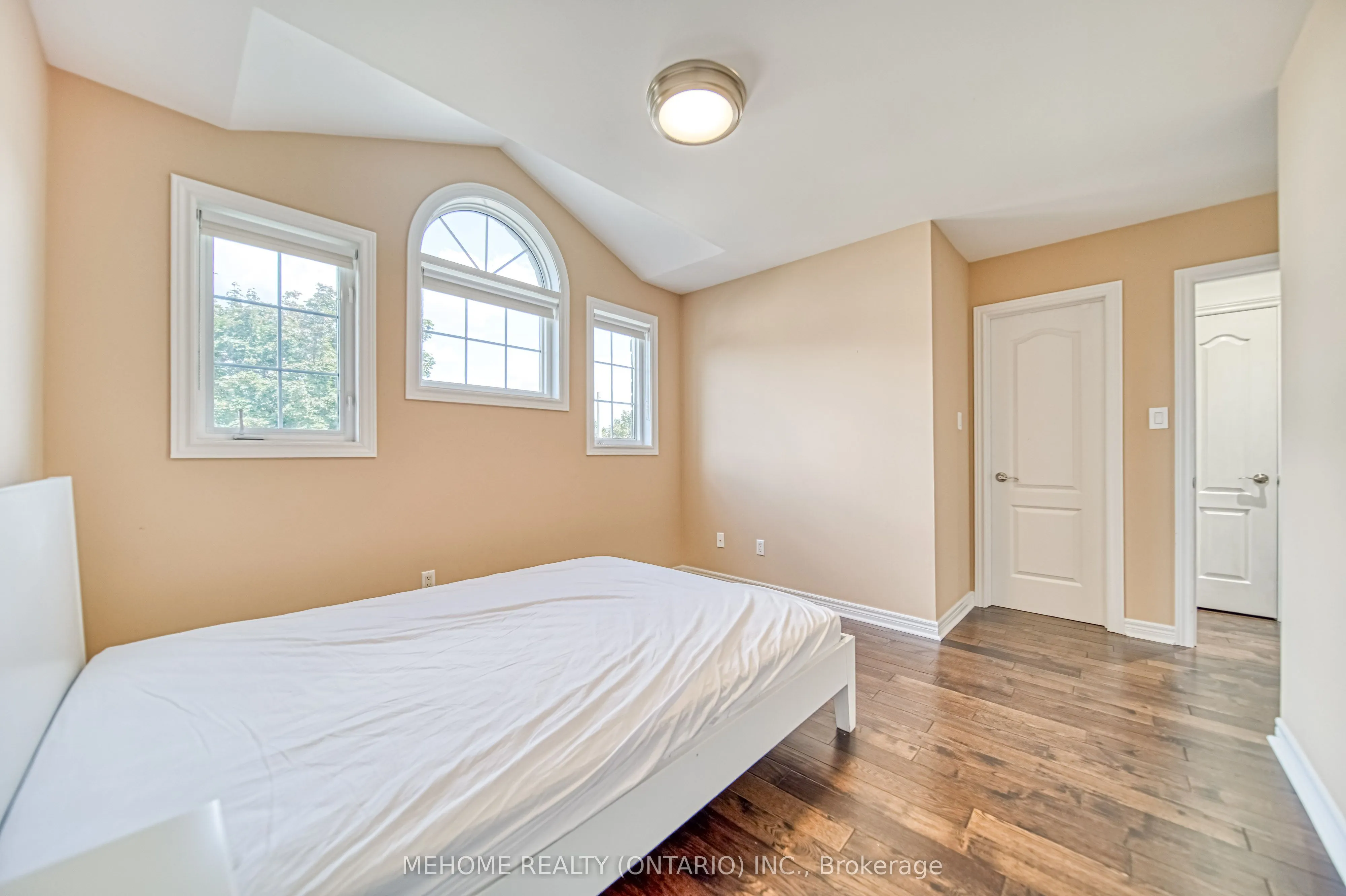 98 Leyburn Avenue, #MAIN