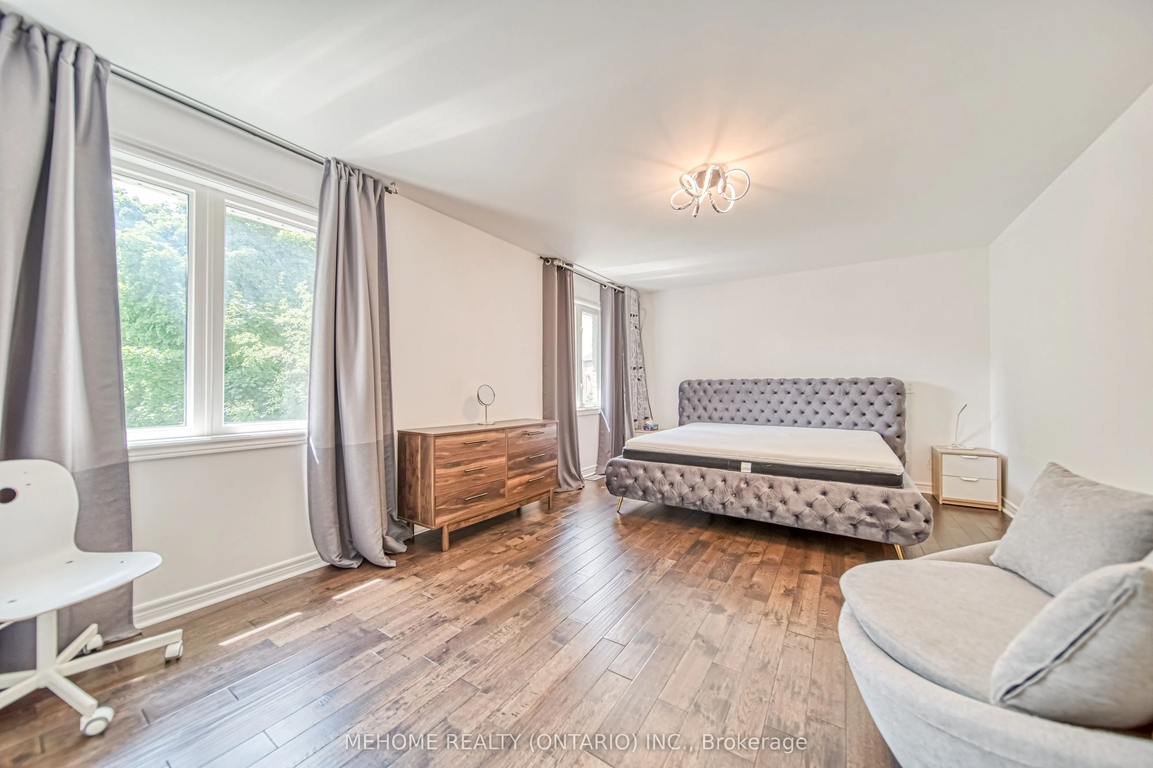 98 Leyburn Avenue, #MAIN