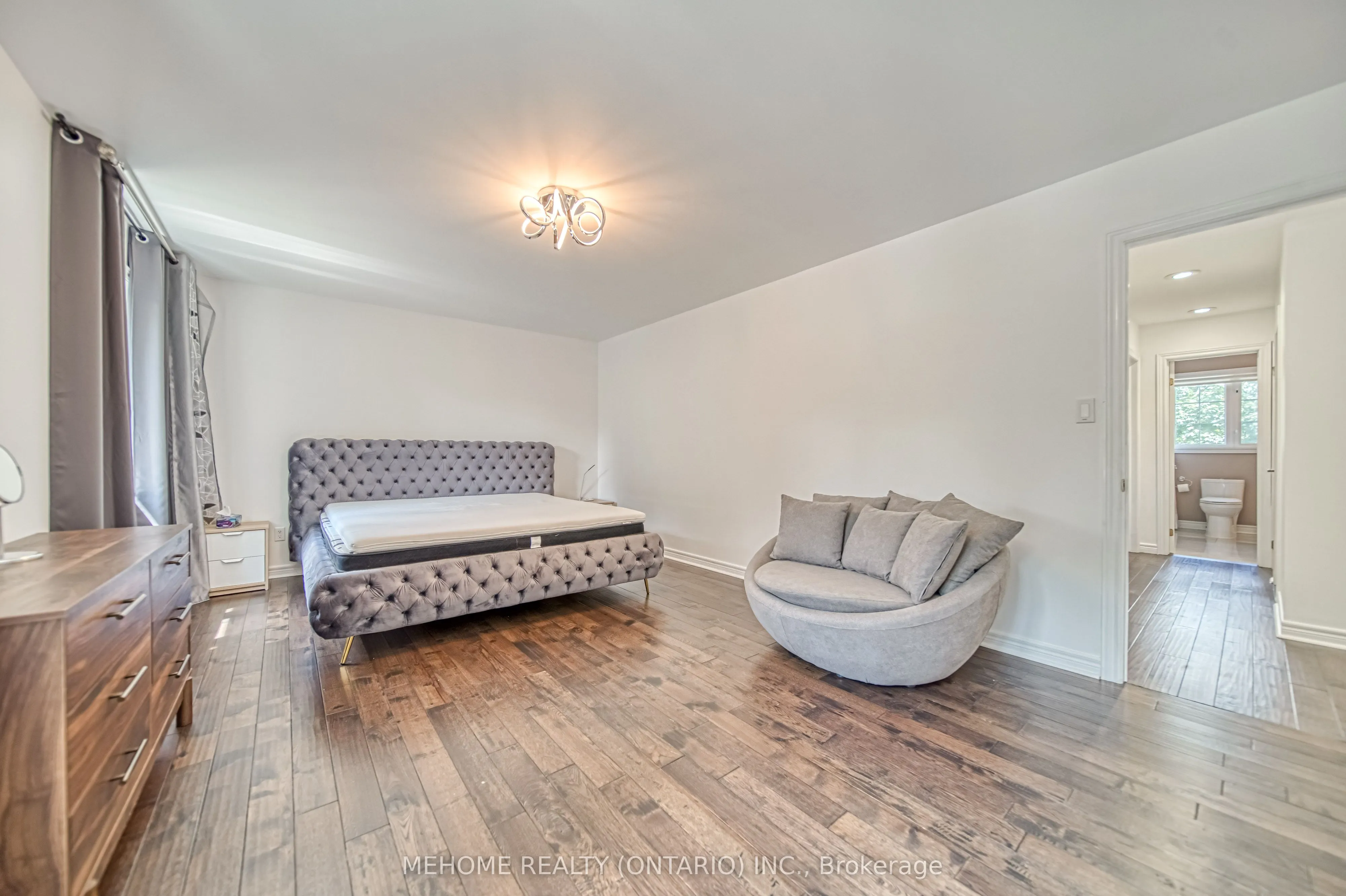98 Leyburn Avenue, #MAIN