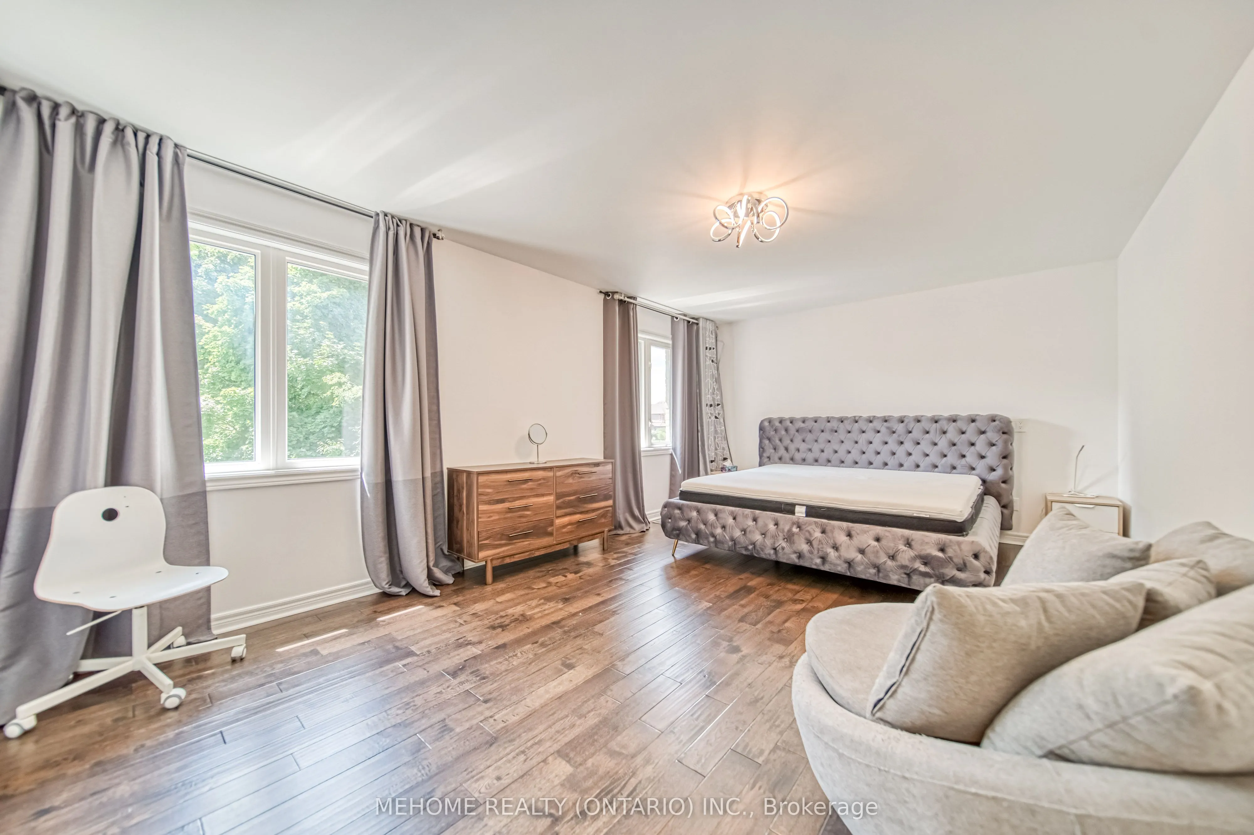 98 Leyburn Avenue, #MAIN