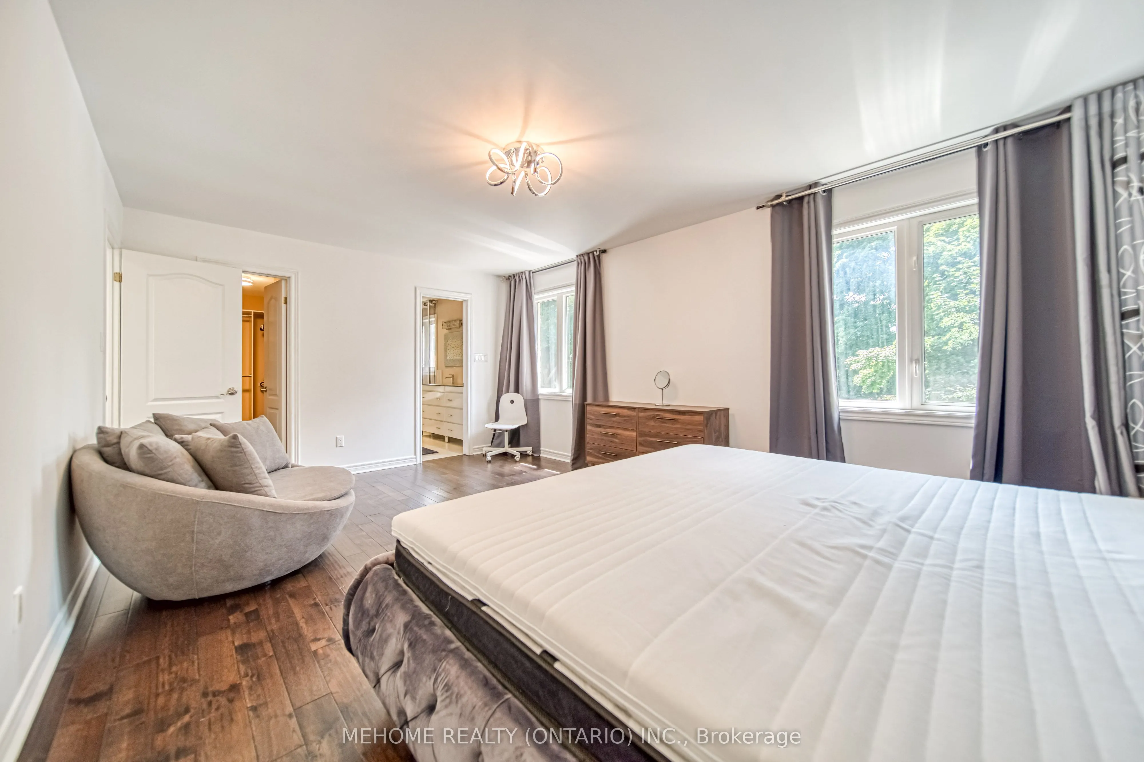 98 Leyburn Avenue, #MAIN