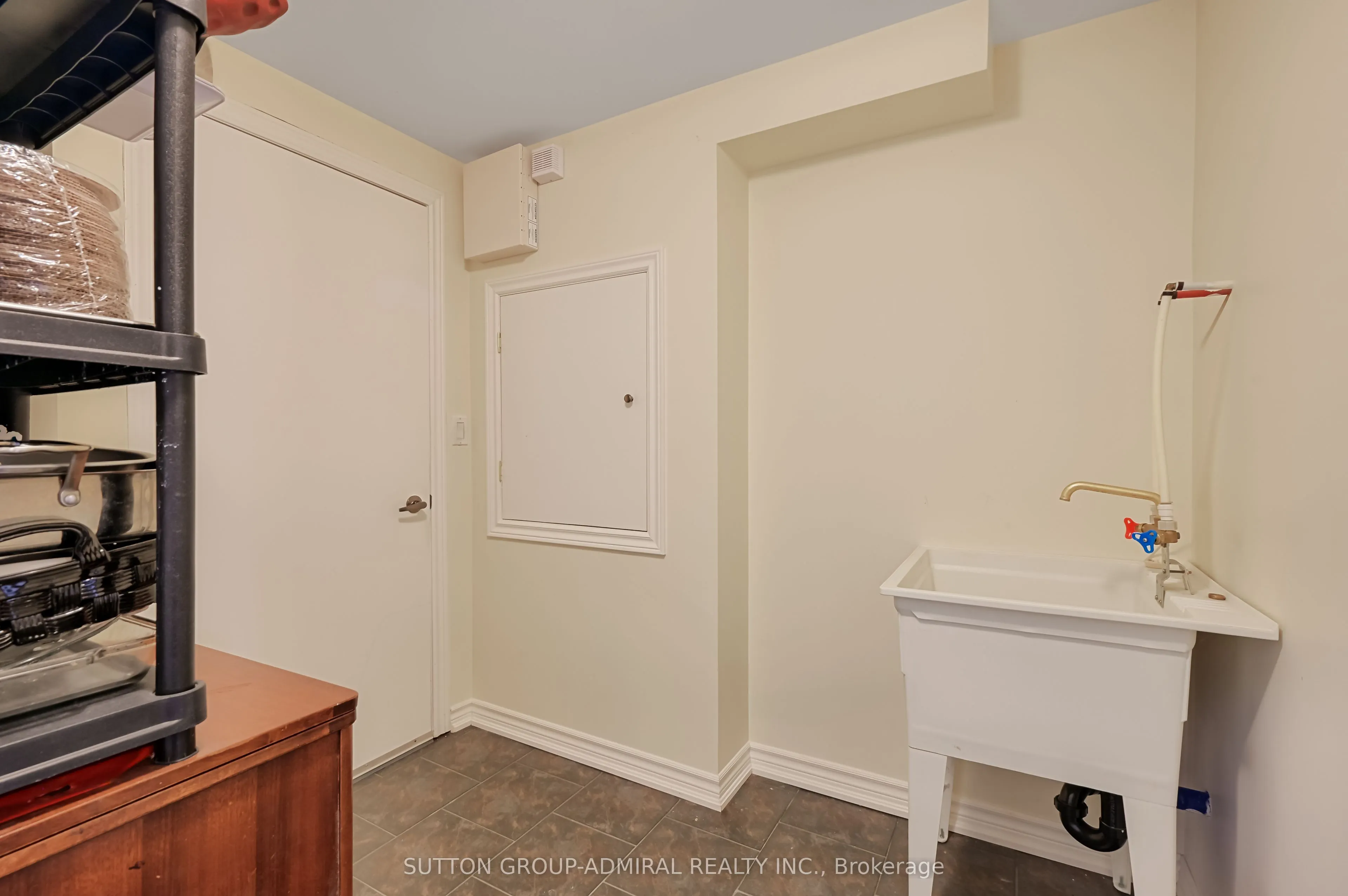 48 Terme Avenue