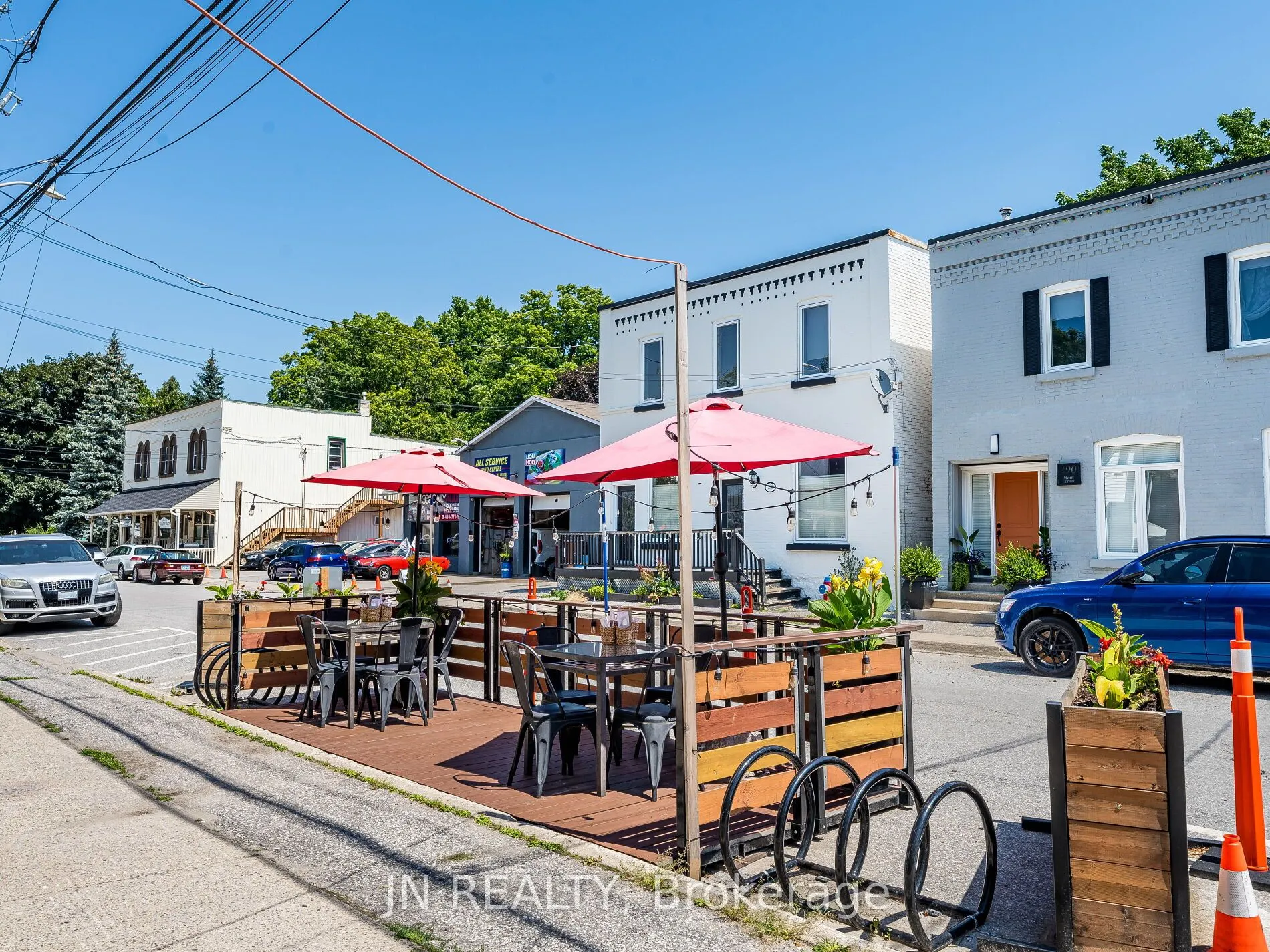 289 Main Street W