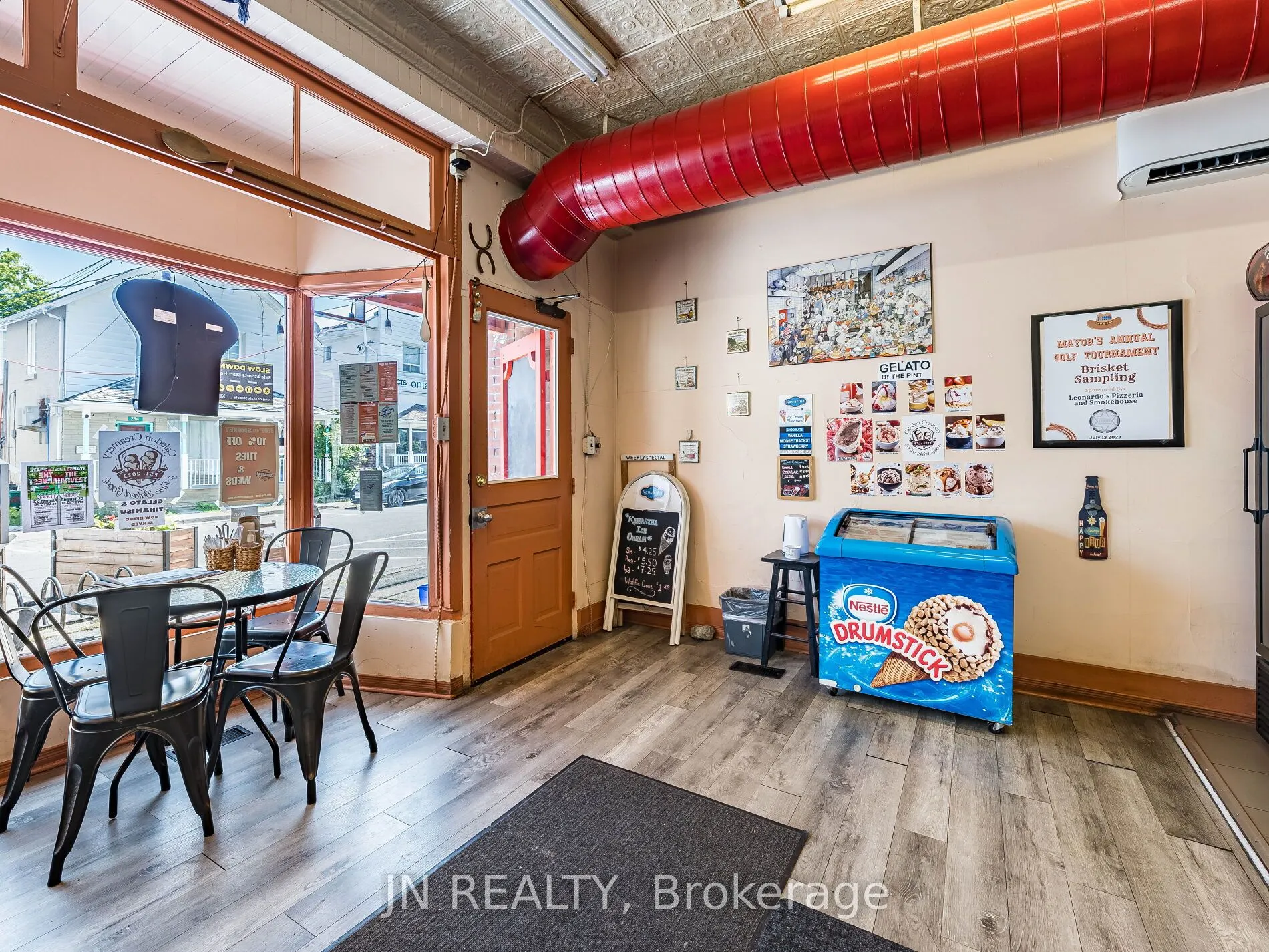 289 Main Street W