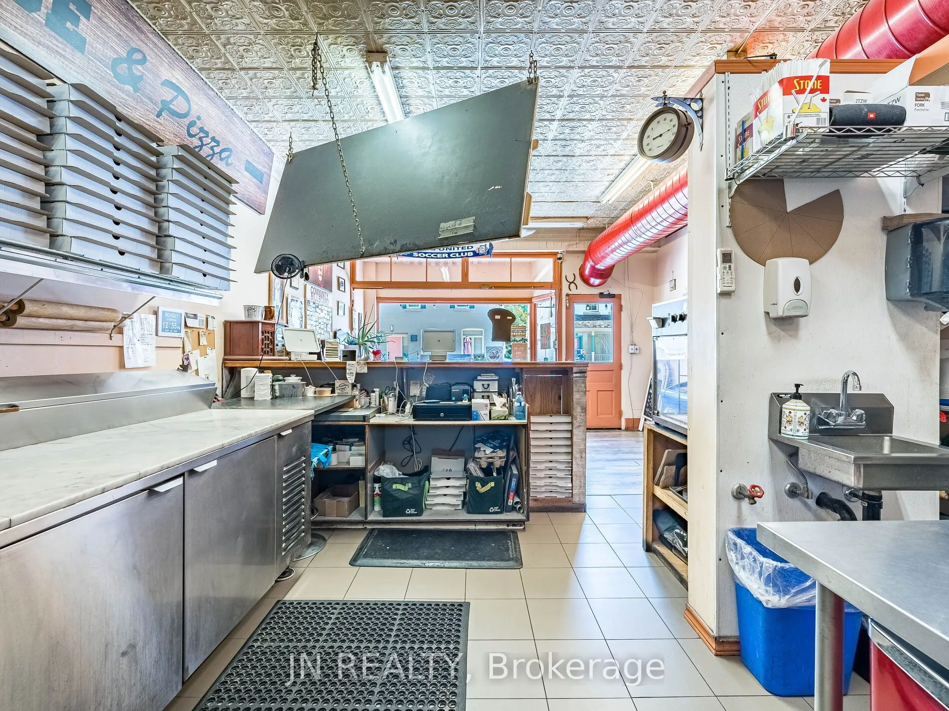 289 Main Street W
